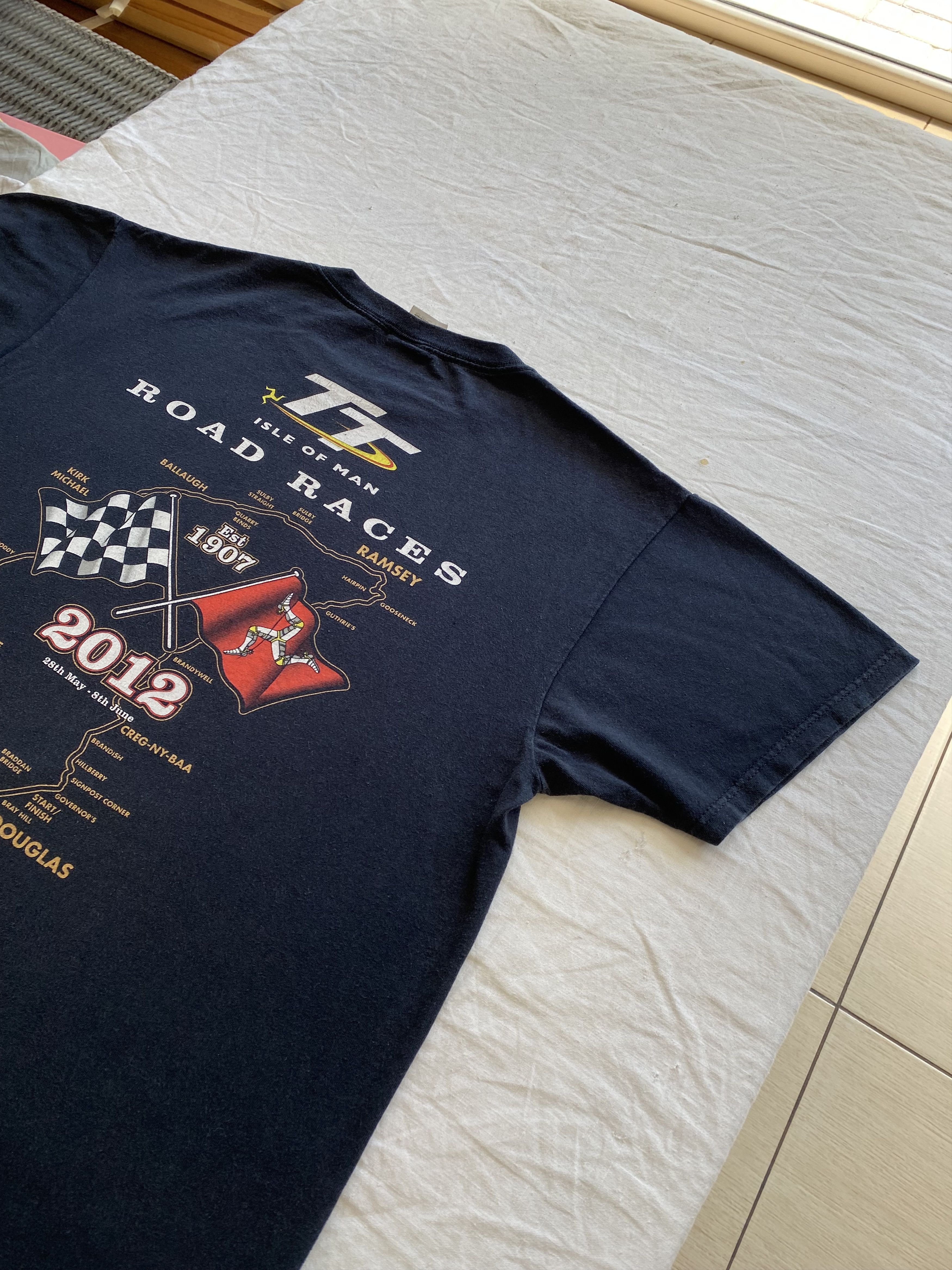 Vintage TT Isle Of Man Vintage 2012 Road Races Moto Racing T-shirt Size US L / EU 52-54 / 3 - 19 Thumbnail