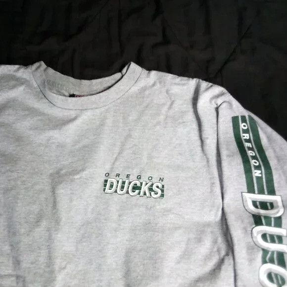 Vintage Vintage Jansport Oregon Ducks Long Sleeve T-Shirt Arm Hit Size US M / EU 48-50 / 2 - 1 Thumbnail