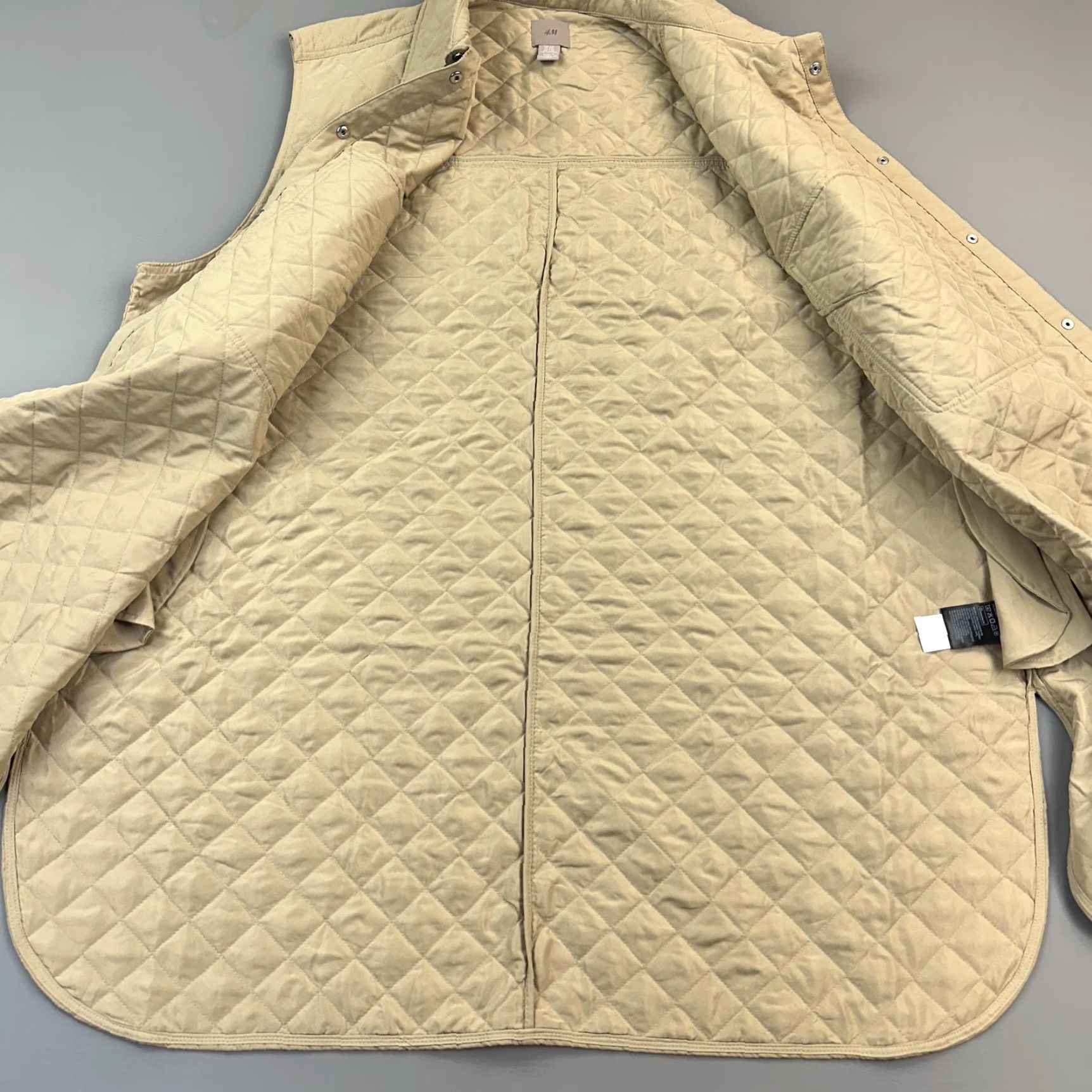 H&M H&M Quilted Jacket Women's 2XL Beige Sleeveless Snap Front Knee Length Shacket Womens Size XXL / US 16-18 / IT 52-54 - 2 Thumbnail