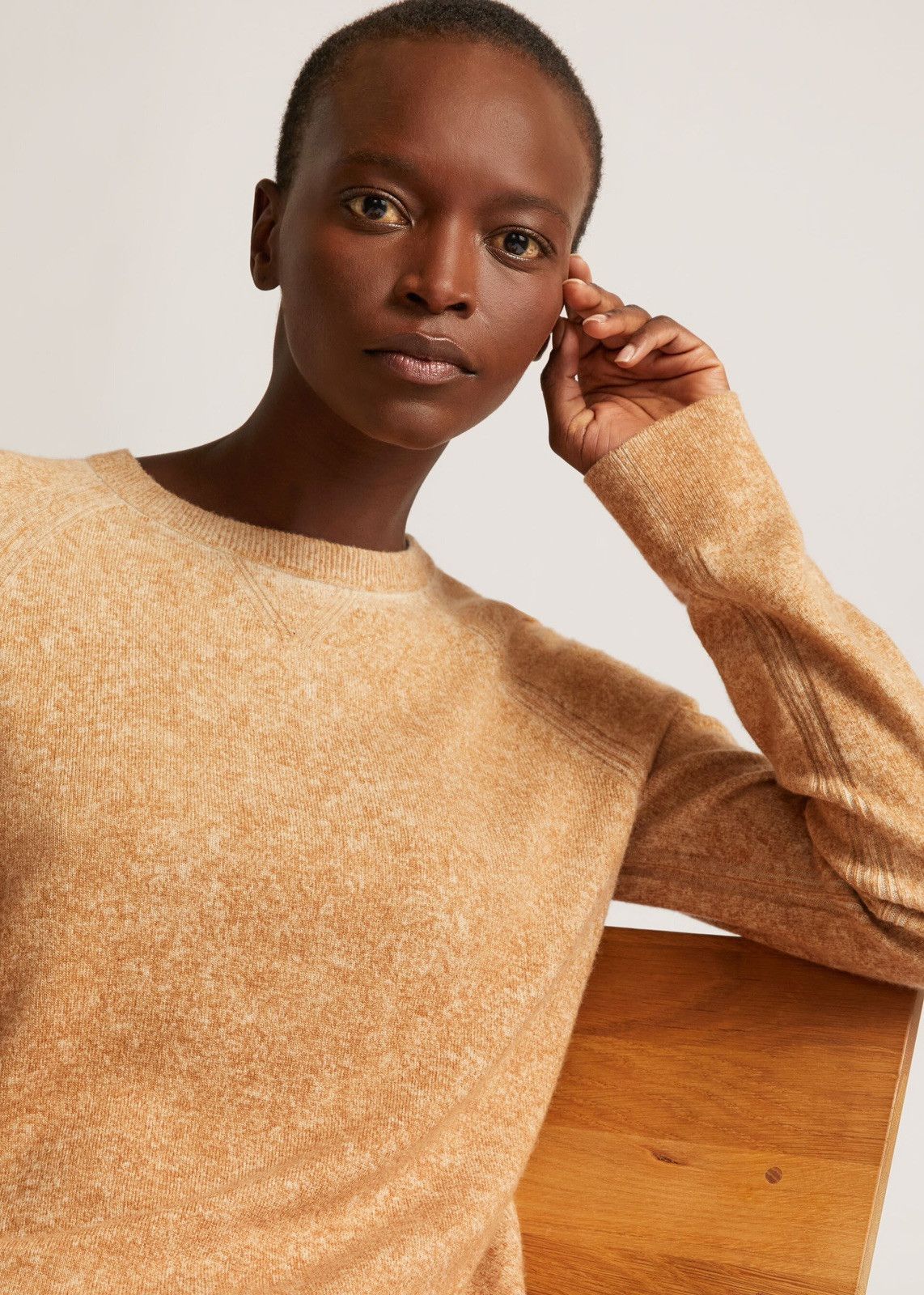 Loro Piana o1srvl11e0125 Merano Cashmere Crewneck Sweater in Camel Size L / US 10 / IT 46 - 4 Thumbnail