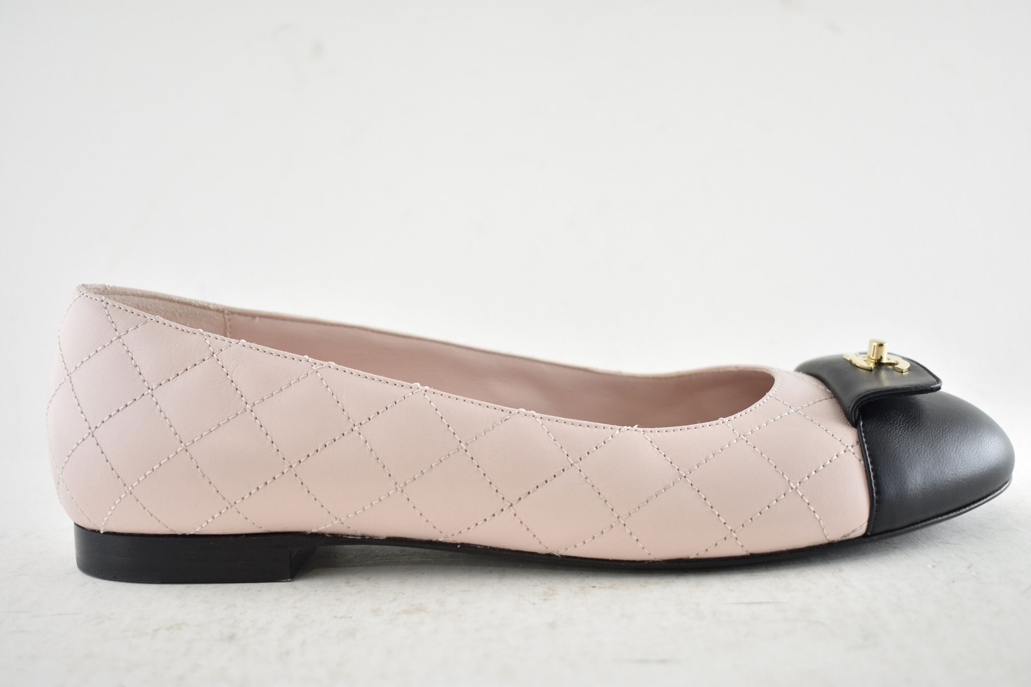 Chanel Chanel 24B Pink Black Turnlock Gold CC Logo Ballet Flat 38 Size US 8 / IT 38 - 2 Thumbnail