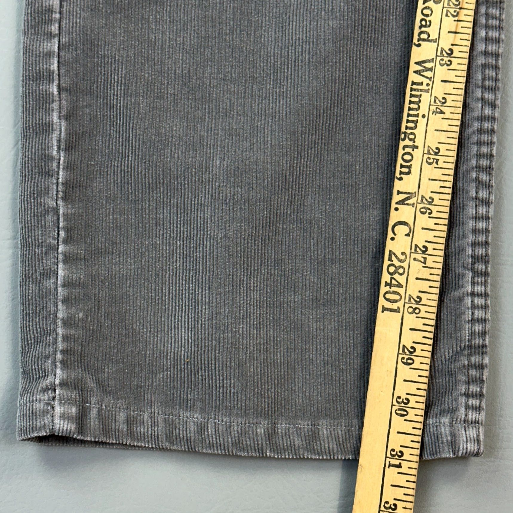 Levi's VINTAGE Levi's 559 Pants Mens 33x34 Gray Corduroy Relaxed Straight Punk Y2K 5-Pocket USA Cowboy Grunge Retro Jeans Mens Size US 33 - 4 Thumbnail