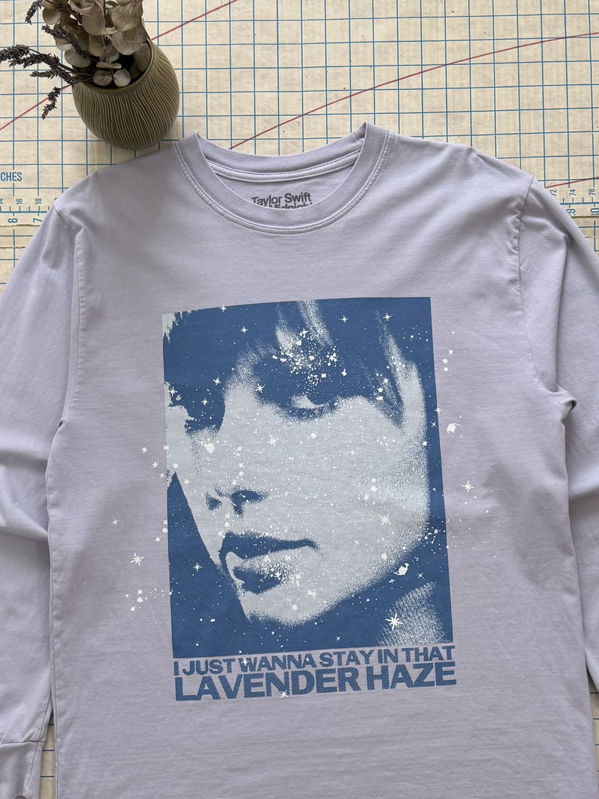 Band Tees Taylor Swift I Just Wanna Stay In That Lavender Haze Large Size L / US 10 / IT 46 - 3 Thumbnail