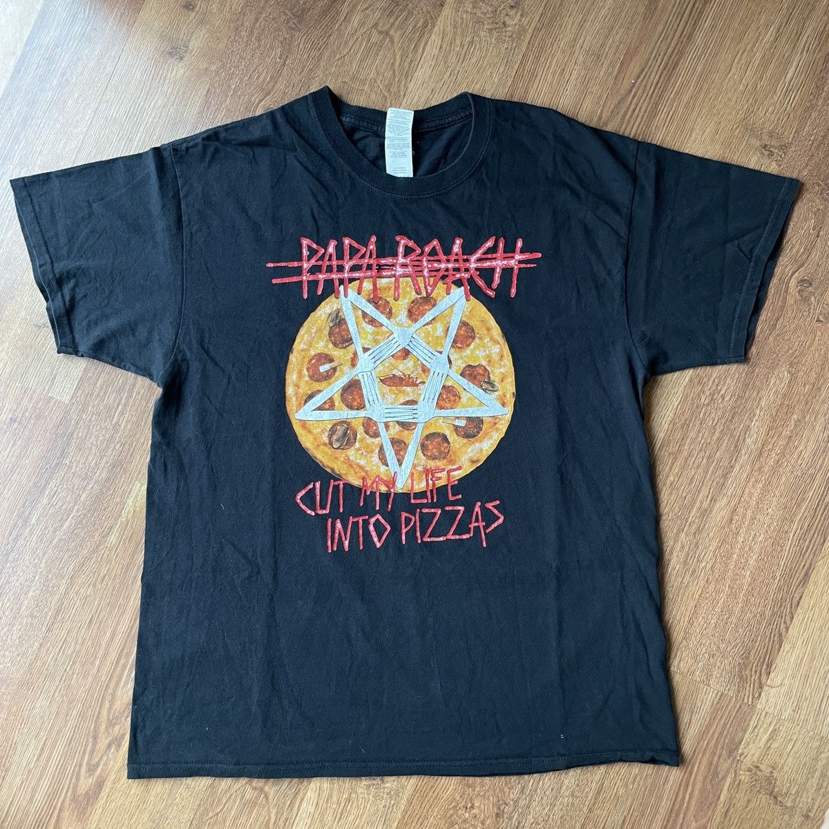 Gildan Papa Roach "Cut My Life Into Pizzas" black t-shirt. Size US L / EU 52-54 / 3 - 1 Thumbnail