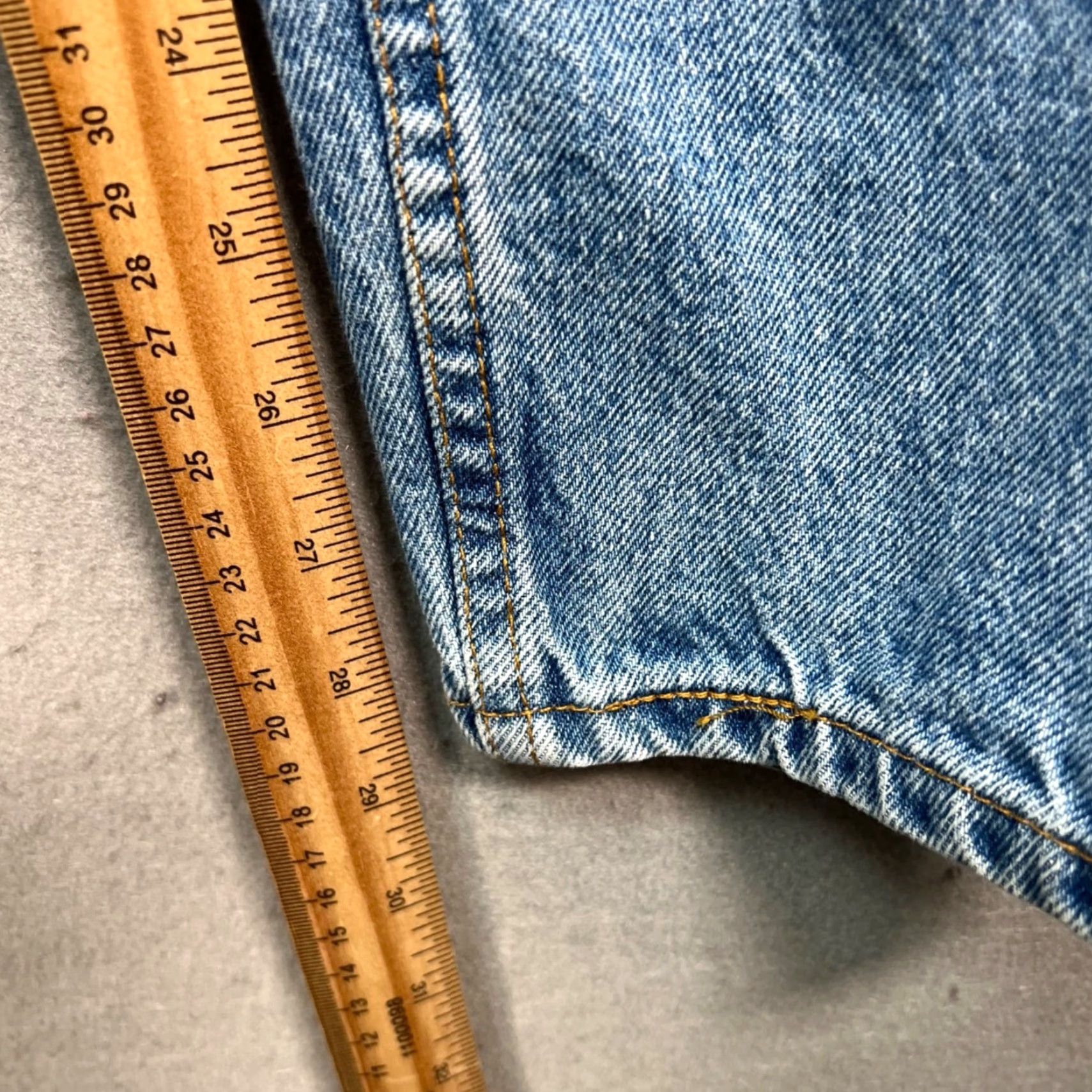 Levi's VINTAGE Levi's 550 Jeans Womens Regular Size 11 Medium Light Wash 28in Waist 29in Inseam Tapered Relaxed Fit 5-Pocket Denim Blue Women's Jeans Size 32" / US 10 / IT 46 - 7 Thumbnail
