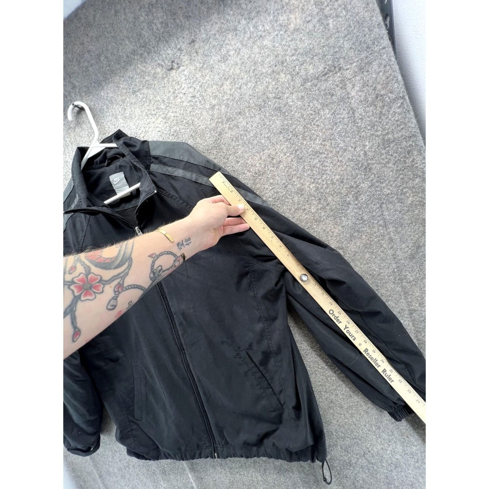 Nike VINTAGE Nike Windbreaker Jacket Men Large Black Full Zip Lined Athletic Track Size US L / EU 52-54 / 3 - 2 Thumbnail