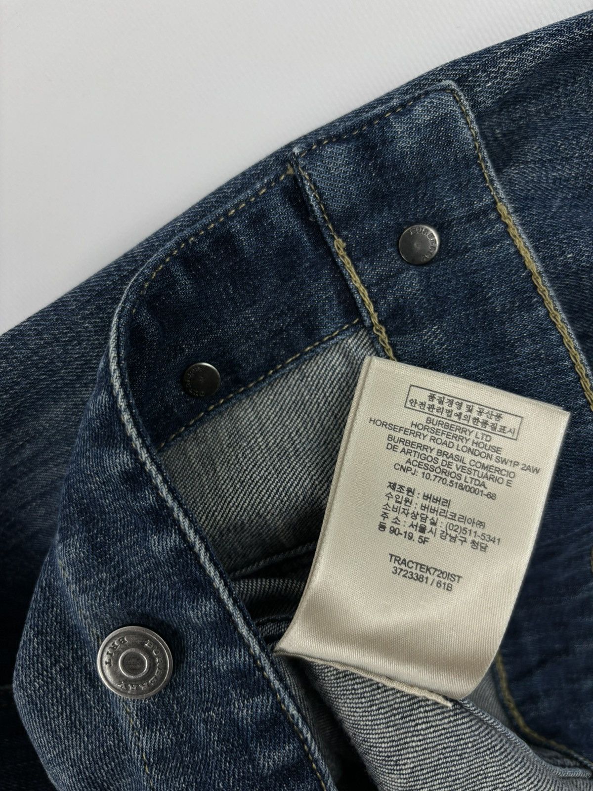 Burberry BRIT Nova Check Trim Denim Blue Trucker Buttons Jacket Jean Crop Bomber Size S / US 4 / IT 40 - 21 Thumbnail