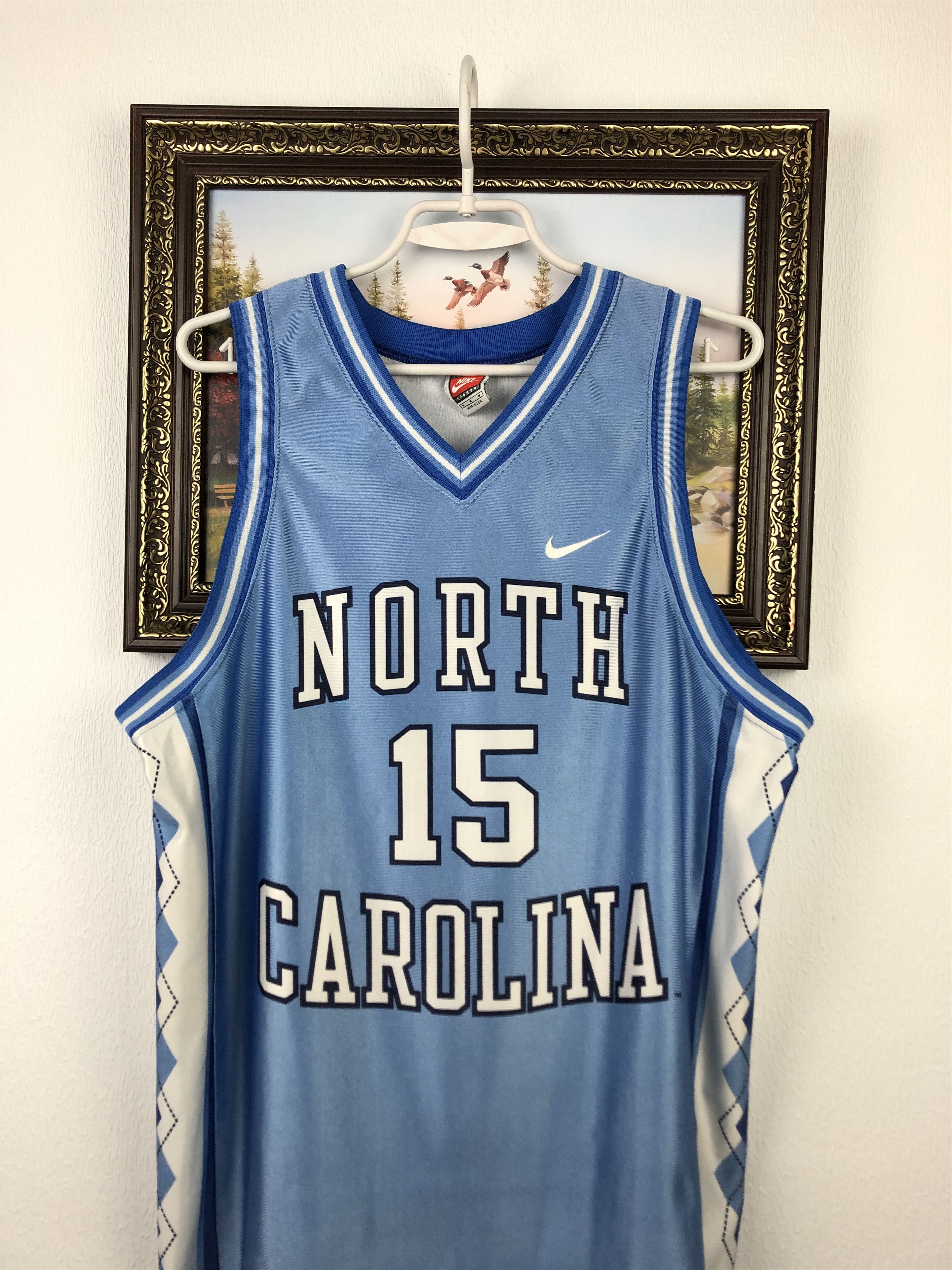 NBA Vintage 90's Nike North Carolina #15 Basketball Jersey NCAA Size US M / EU 48-50 / 2 - 2 Thumbnail