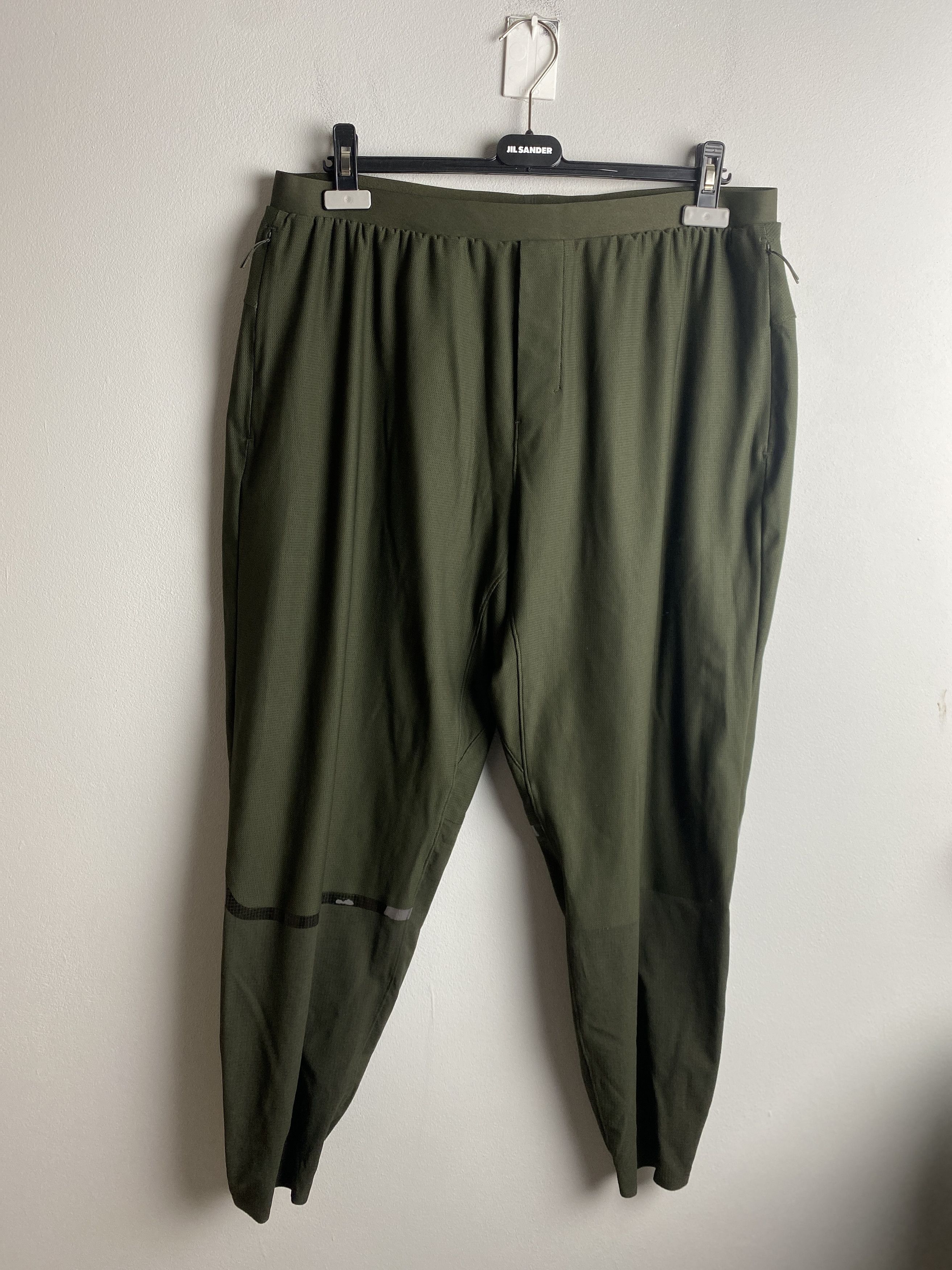 Lululemon Lululemon sweatpants joggers reflective Size US 34 / EU 50 - 1 Thumbnail