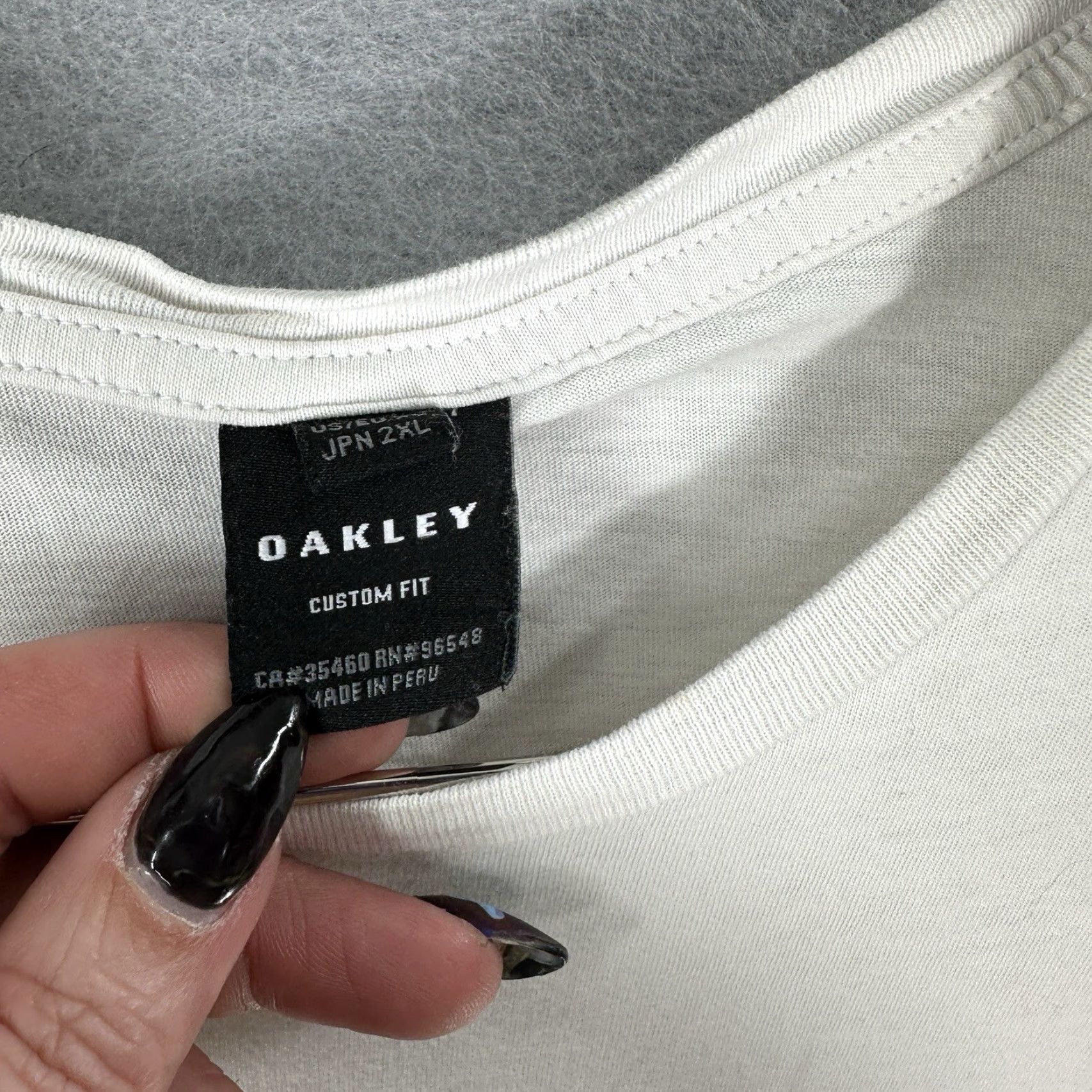 Oakley VINTAGE Oakley T-Shirt Logo Crew Neck 90s Double-Sided White XL Mens Size US XL / EU 56 / 4 - 5 Thumbnail