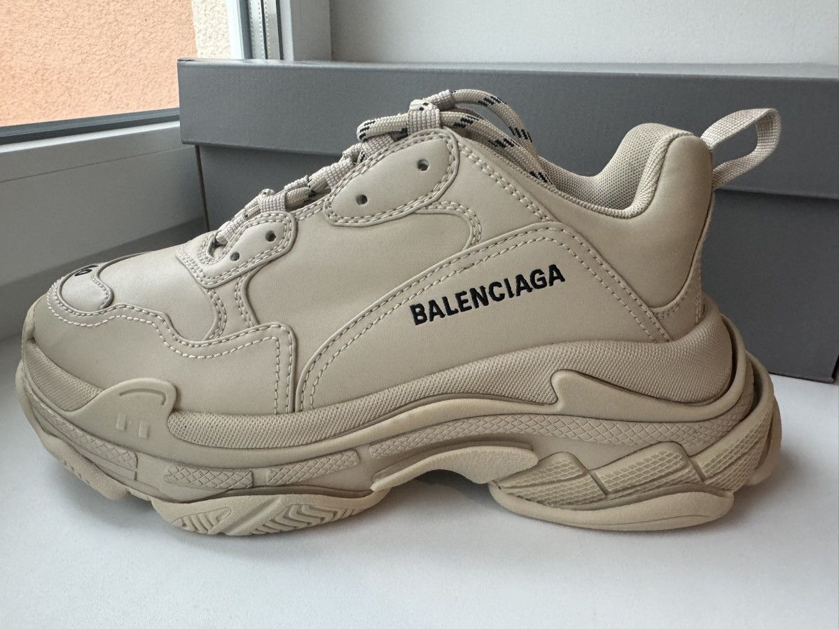 Balenciaga Balenciaga Triple s Beige Uk6 EU40 Box included! Size US 7 / EU 40 - 9 Thumbnail