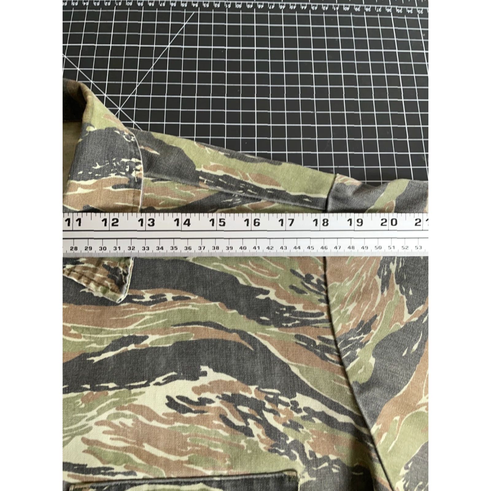 Vintage VINTAGE 80s Tiger Stripe Camouflage Military Field Jacket Men L Green Camouflage VTG Shirt? Size US L / EU 52-54 / 3 - 7 Thumbnail