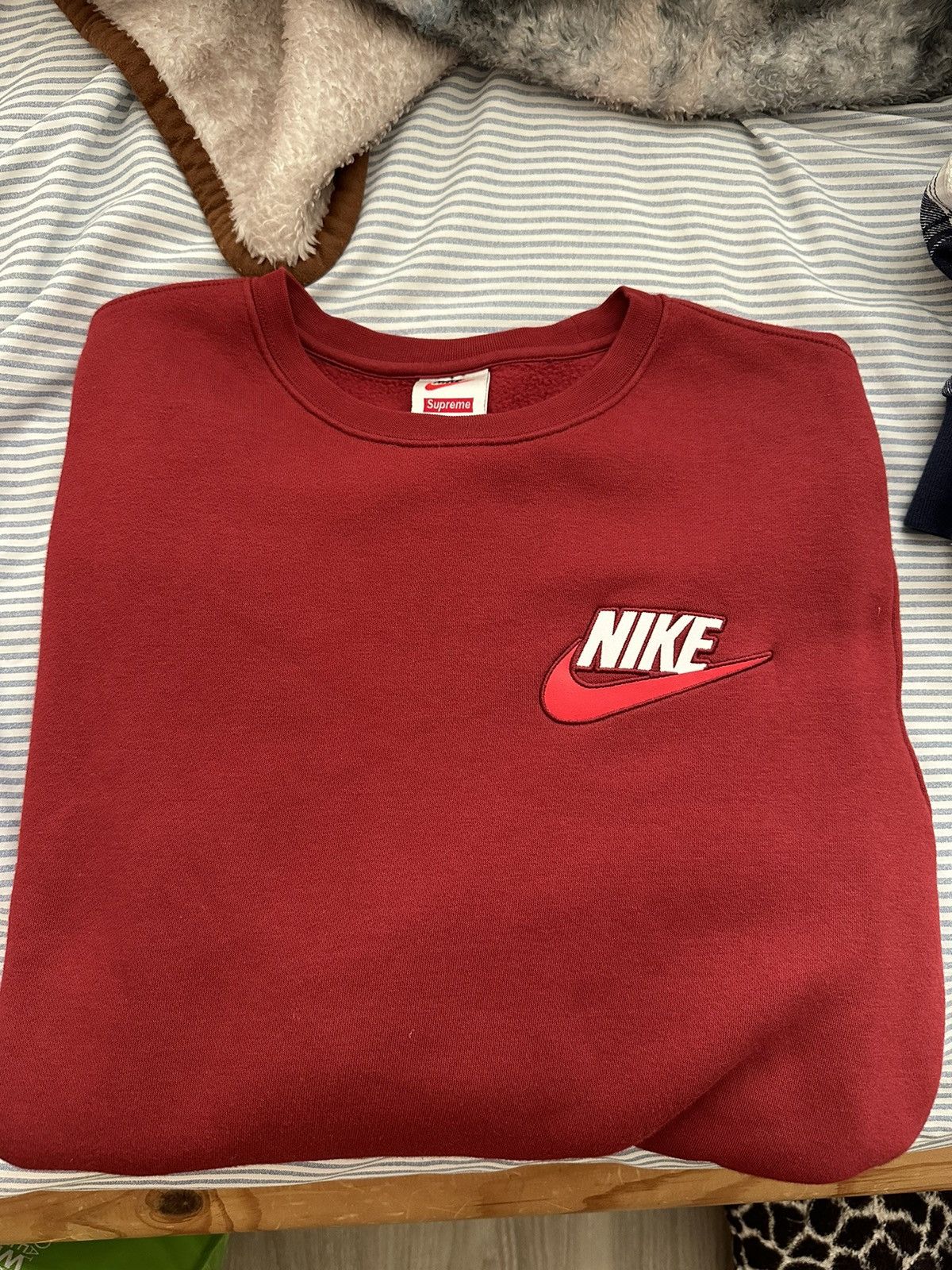 Supreme nike crewneck burgundy clearance