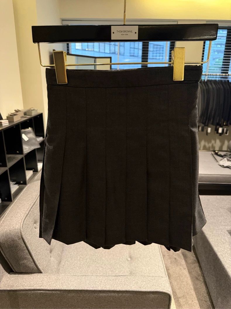 Thom Browne Thom Browne Classic pleated skirt 2505-Nextarrow Size 30" / US 8 / IT 44 - 1 Thumbnail