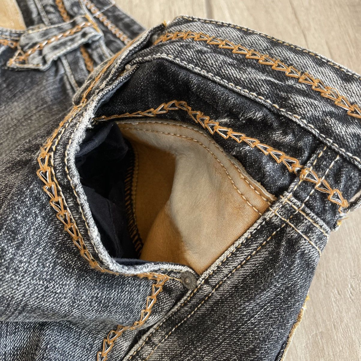 Tornado Mart 2000s Weave Embroidery Leather Patch Distressed Denim Shorts Size US 30 / EU 46 - 4 Thumbnail