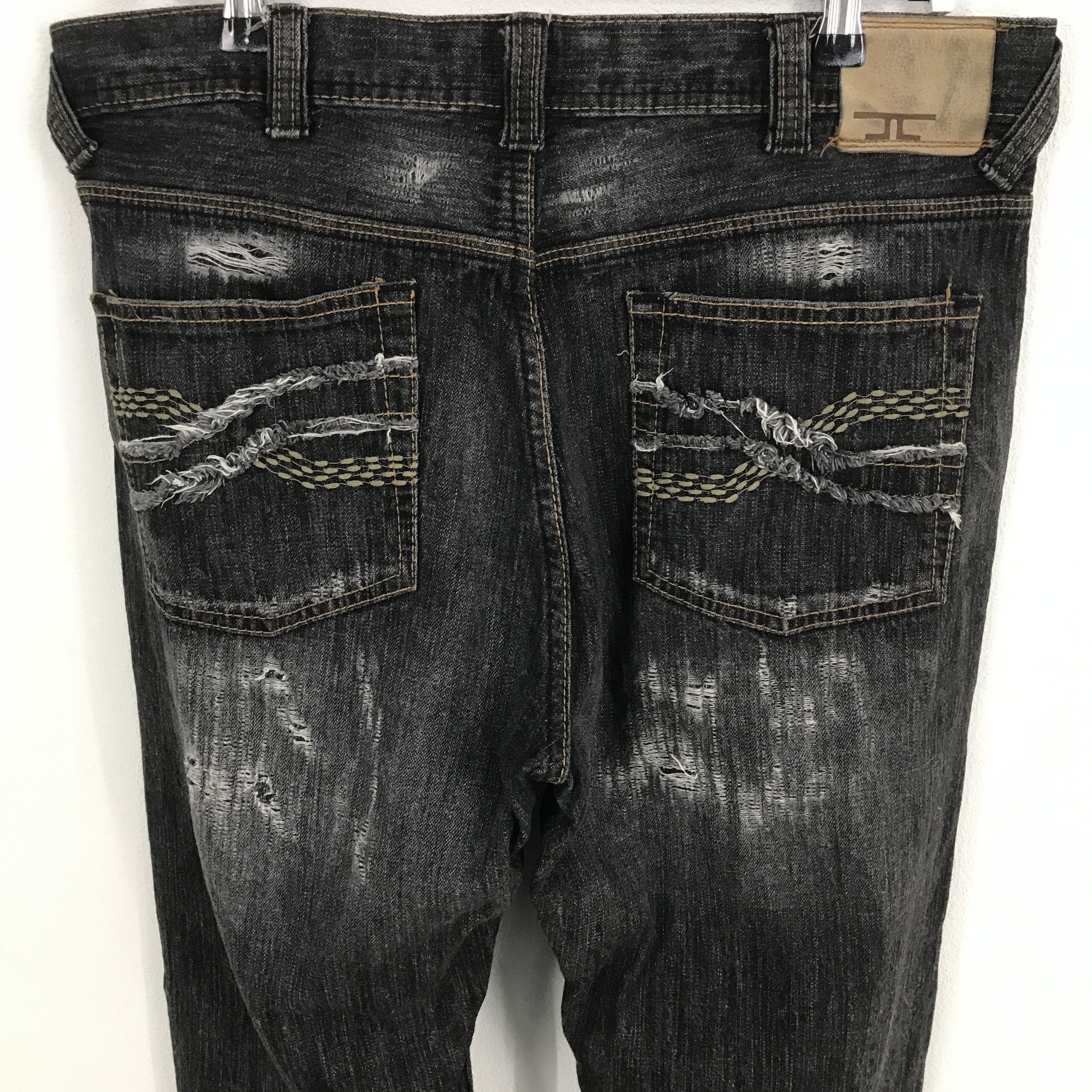 Japanese Brand Rare Japan black denim distressed jeans style Size US 36 / EU 52 - 6 Thumbnail