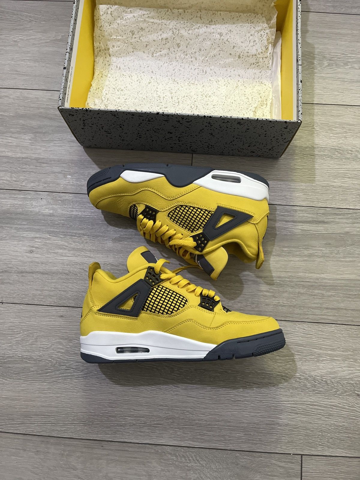 Jordan Brand × Nike Jordan 4 lightning Size US 8.5 / EU 41-42 - 2 Thumbnail