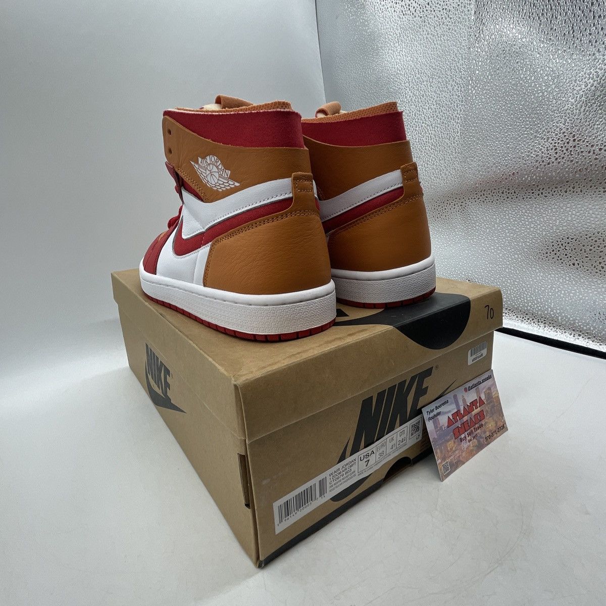 Nike Wmns Air Jordan 1 fire red hot curry Size US 7 / IT 37 - 4 Thumbnail