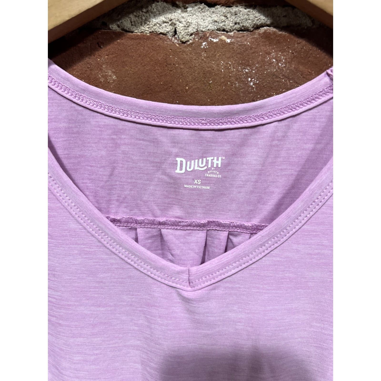 Vintage Duluth Womens Purple Short Sleeve V-Neck T-Shirt XS Woman Shirt V-Neck Short Sleeve Purple XS Size XS / US 0-2 / IT 36-38 - 2 Thumbnail