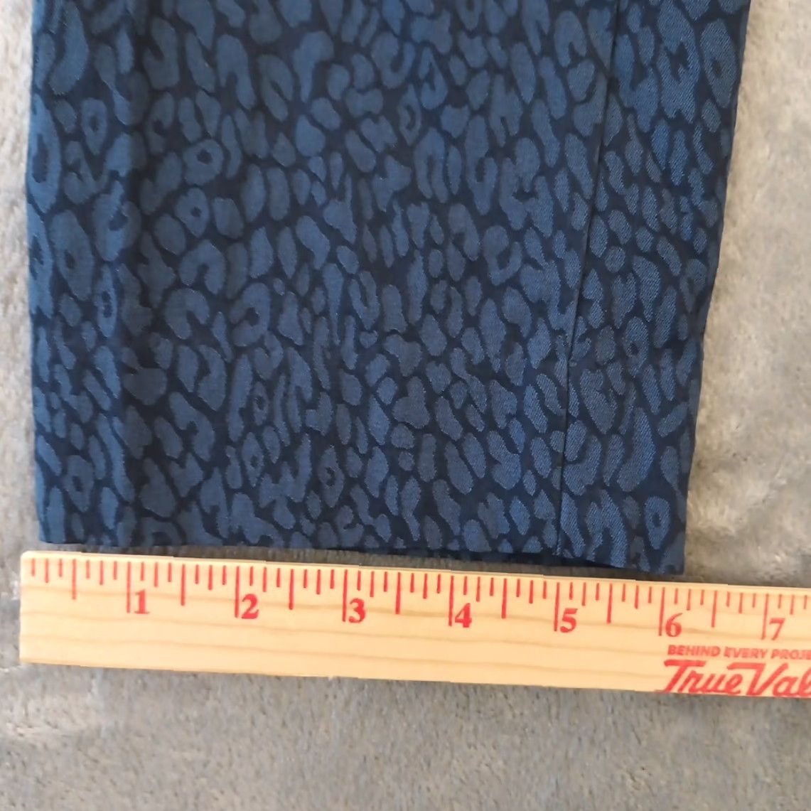 Banana Republic Banana Republic Pants Womens Petite 6P Blue Animal Print Pockets Ankle Straight Stretch Cotton Blend Modern Rise Mid 8.5-10.5 Size 28" / US 6 / IT 42 - 7 Thumbnail