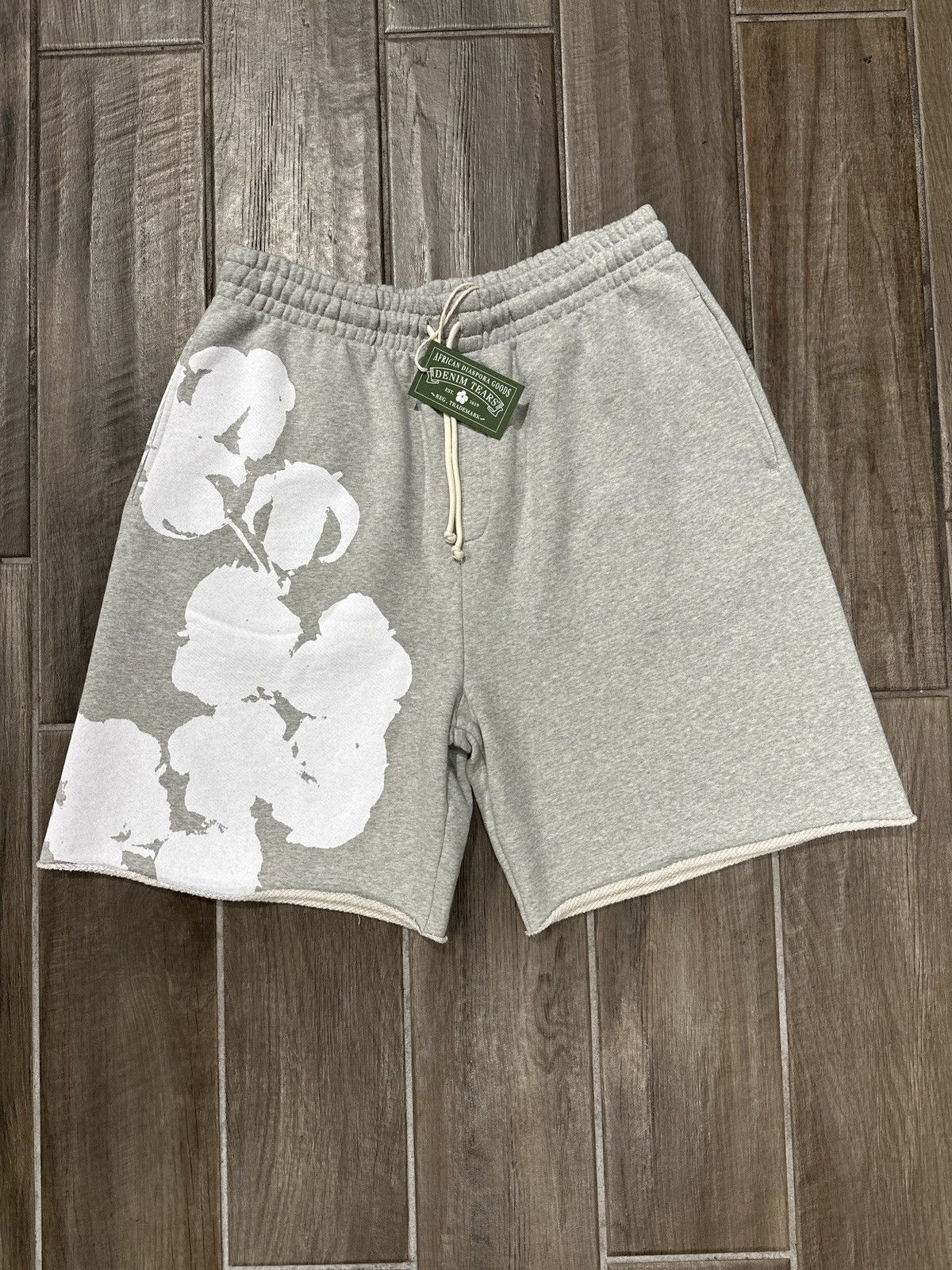 DENIM TEARS Denim Tears Big Cotton Wreath Sweat Shorts Grey | Grailed