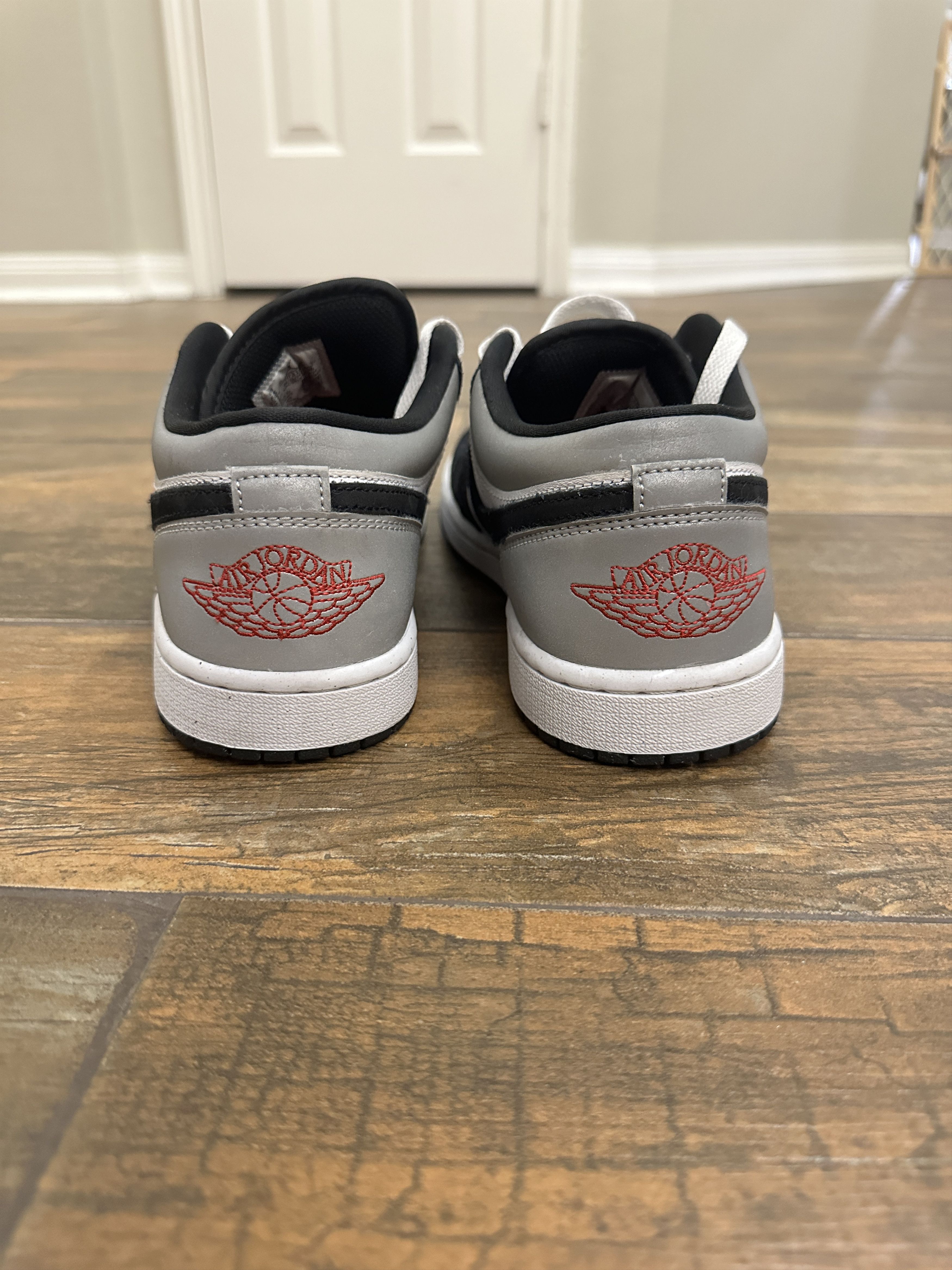 Nike Nike Air Jordan 1 SE AJ1 White Black Matte Silver Fire Red Size US 8.5 / EU 41-42 - 2 Thumbnail