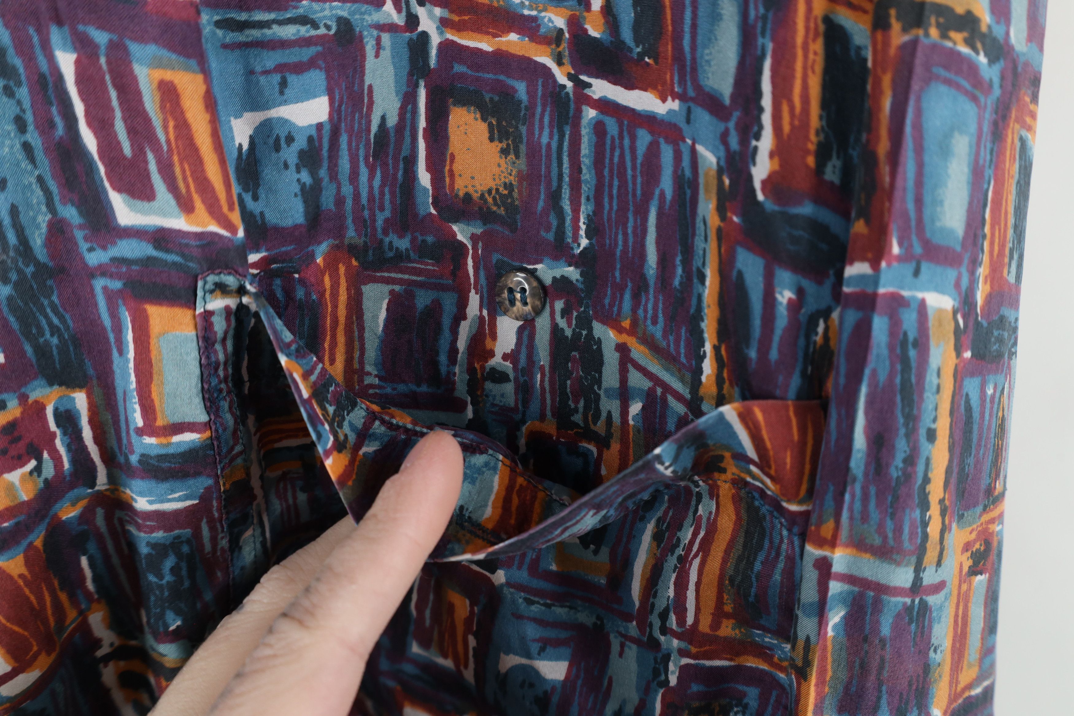 Vintage Vintage 90s Streetwear Abstract Silk Collared Button Shirt Size US L / EU 52-54 / 3 - 5 Thumbnail