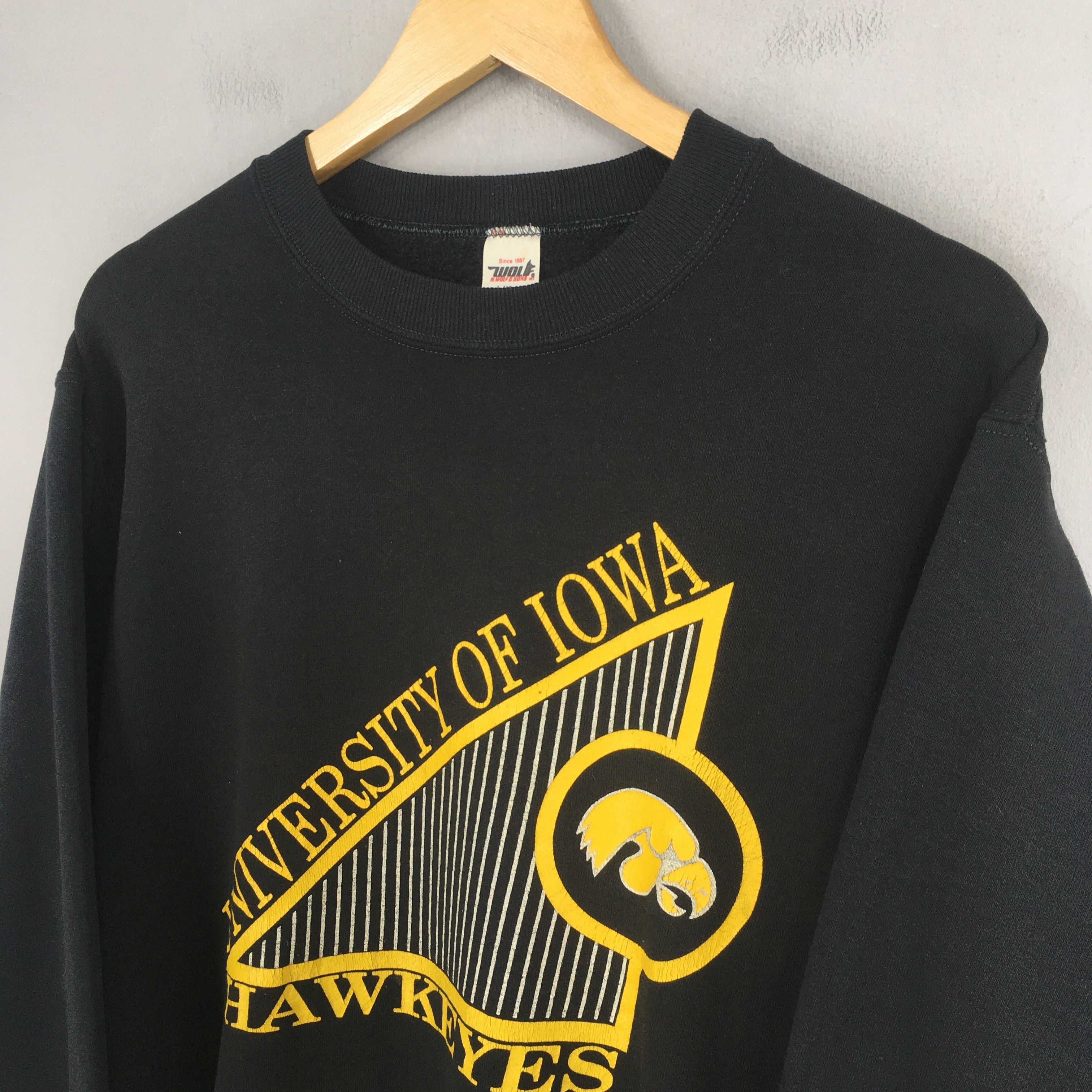 Vintage Vintage Iowa Hawkeyes Football Black Sweatshirt Large Size US L / EU 52-54 / 3 - 3 Thumbnail