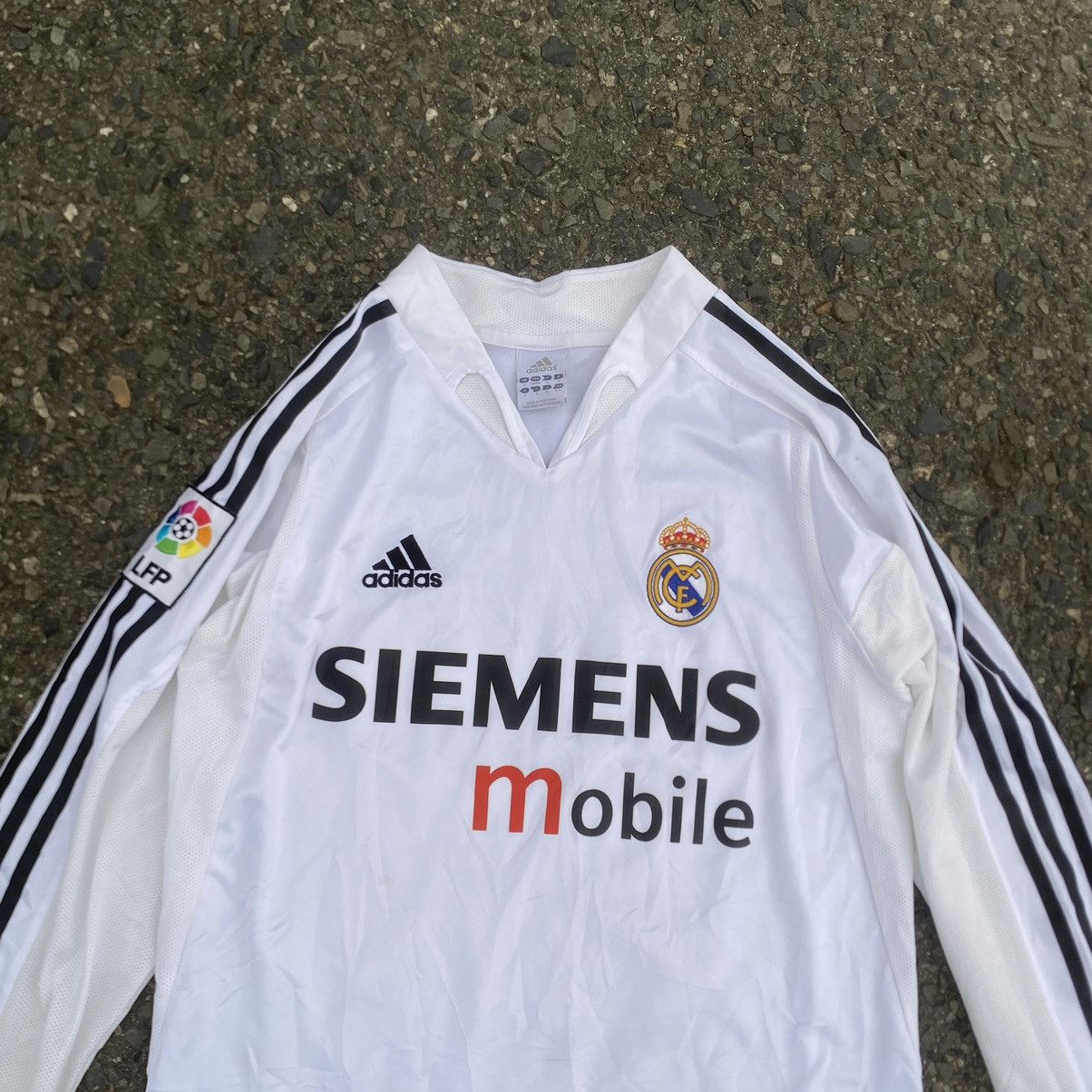 Adidas 2004 Real madrid beckham jersey Size US M / EU 48-50 / 2 - 2 Thumbnail
