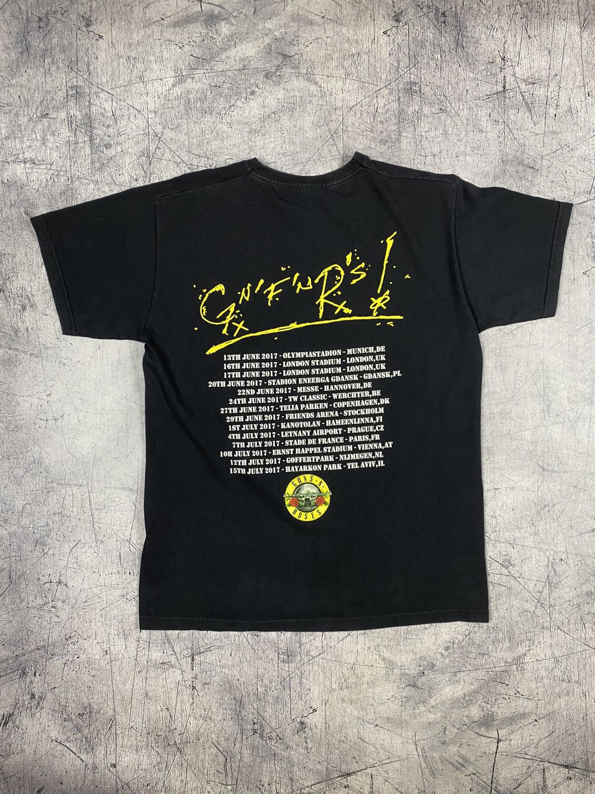 Band Tees × Guns N' Roses × Vintage Guns N Roses 2017 Tour Tee T Shirt Size US L / EU 52-54 / 3 - 7 Thumbnail