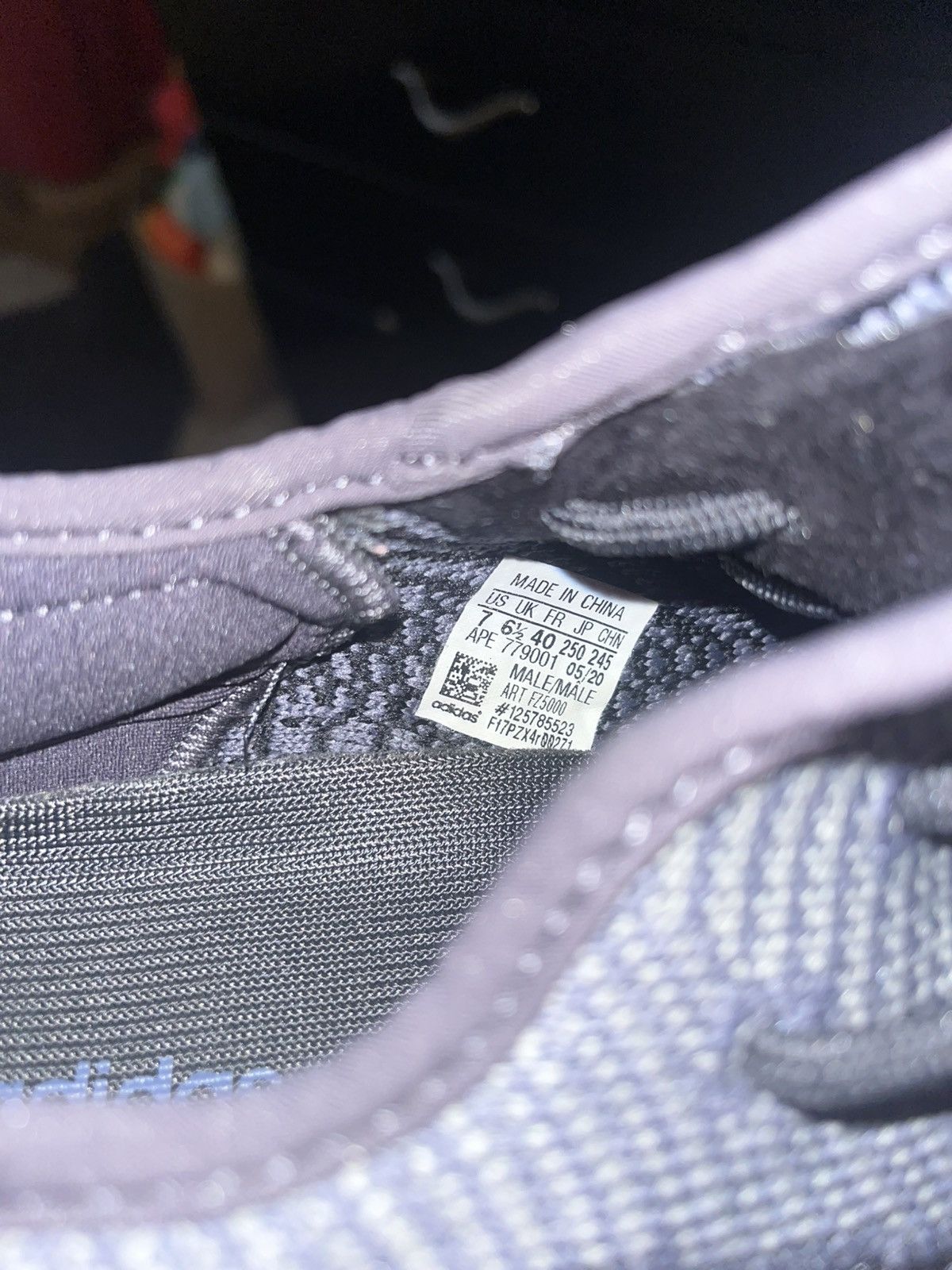 Yeezy Yeezy 350 v2 Carbon Size US 7 / EU 40 - 2 Thumbnail