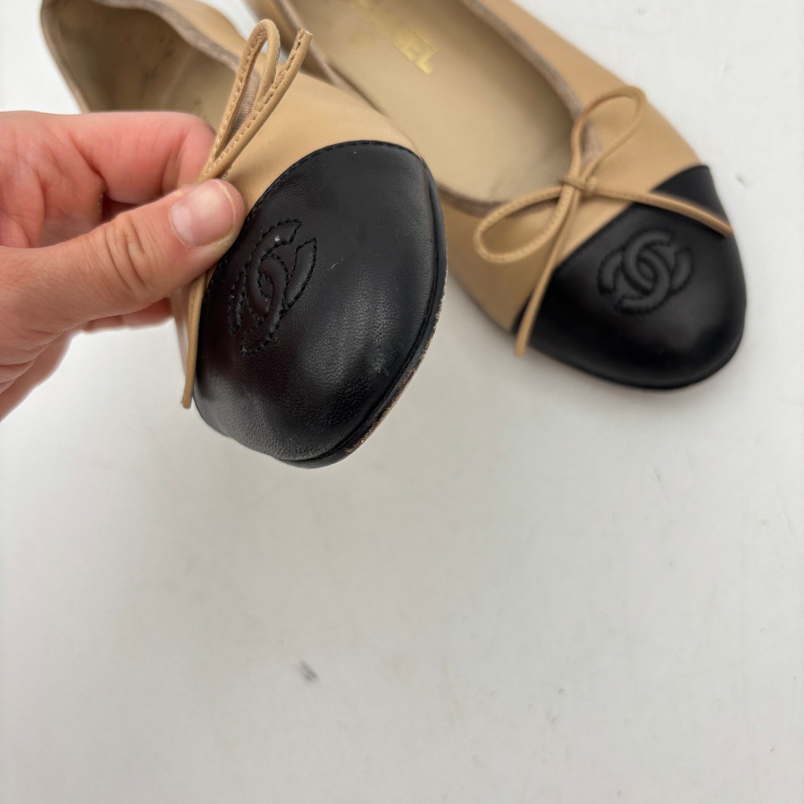 Chanel Chanel Leather CC Logo Cap Toe Boe Ballet Flats Women's 38C Size US 8 / IT 38 - 12 Thumbnail