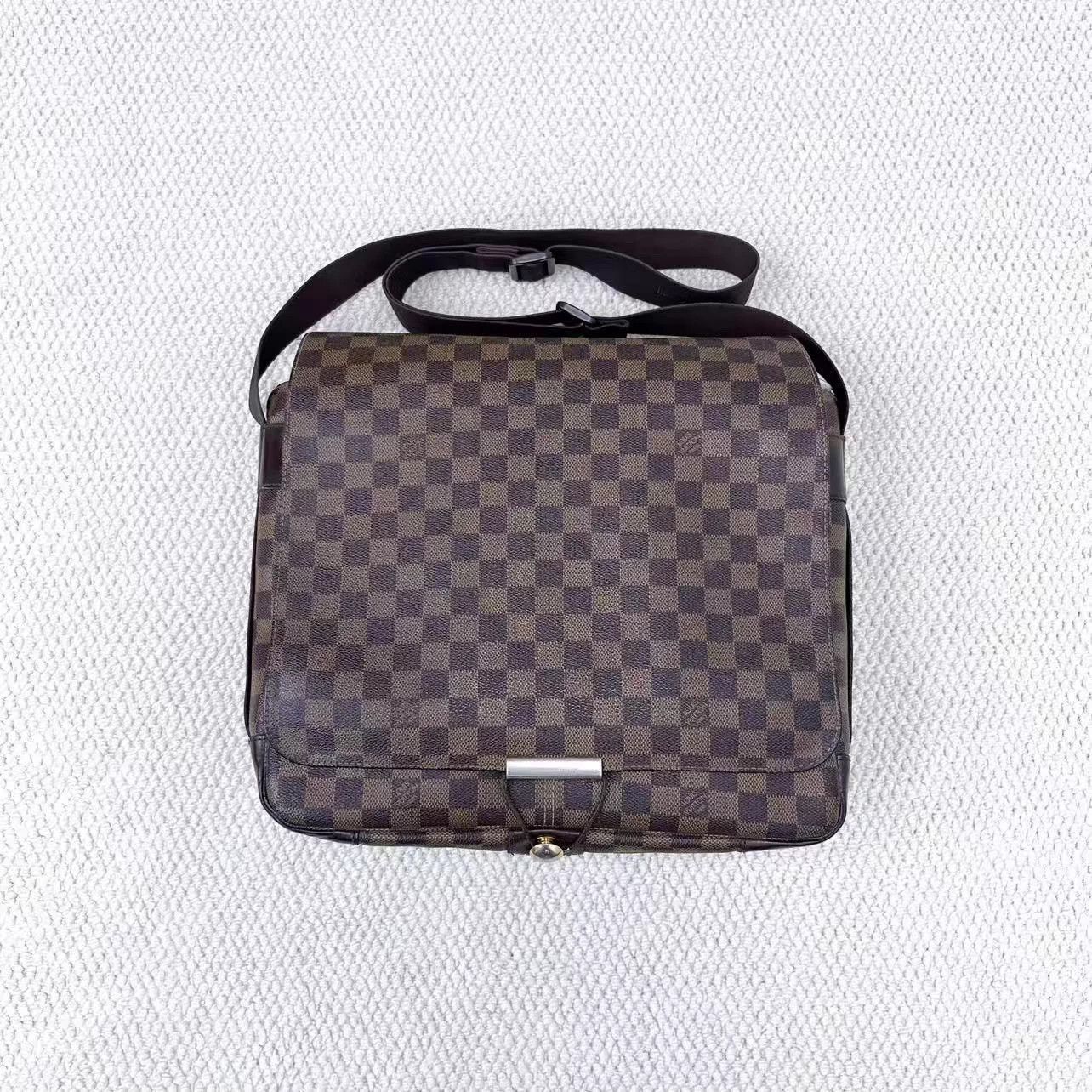Louis Vuitton Louis Vuitton Monogram Messenger Bag 32cm 98% New Size ONE SIZE - 1 Thumbnail