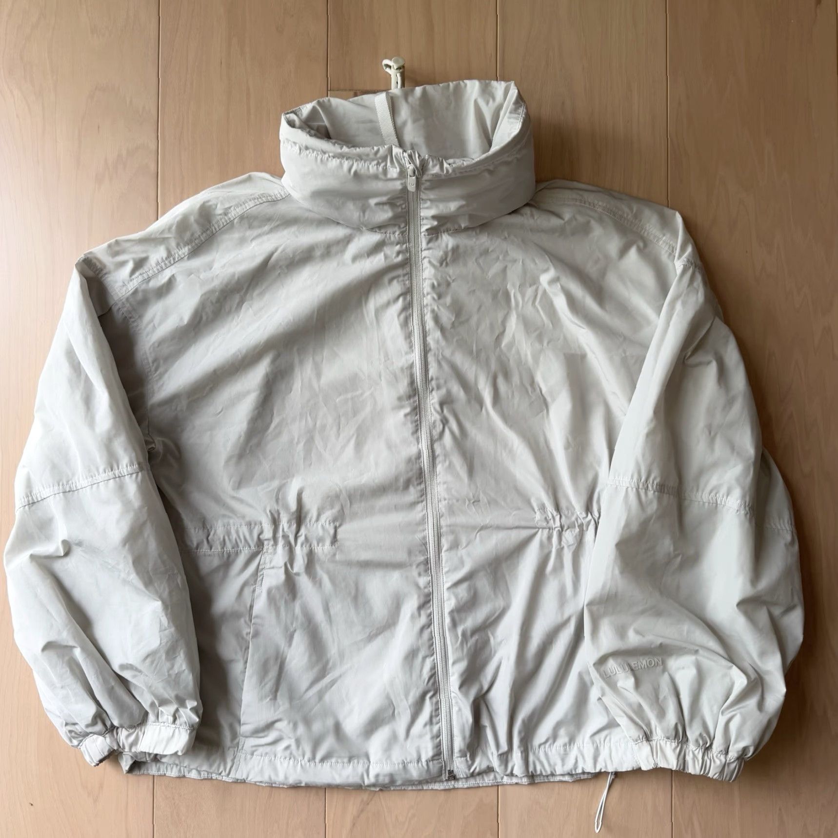 Lululemon Lightweight Jacket Women 10 Gray Full Zip Windbreaker Casual All Seasons Short Sleeve Long Sleeve Nylon Zip Logo