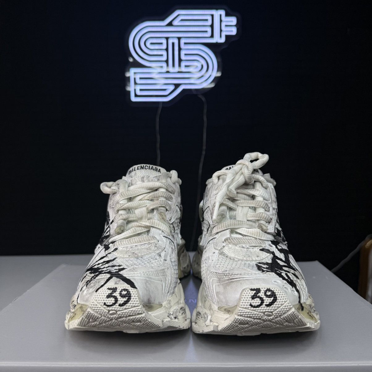 Balenciaga Balenciaga Runner White Graffiti Size US 6.5 / EU 39-40 - 4 Thumbnail