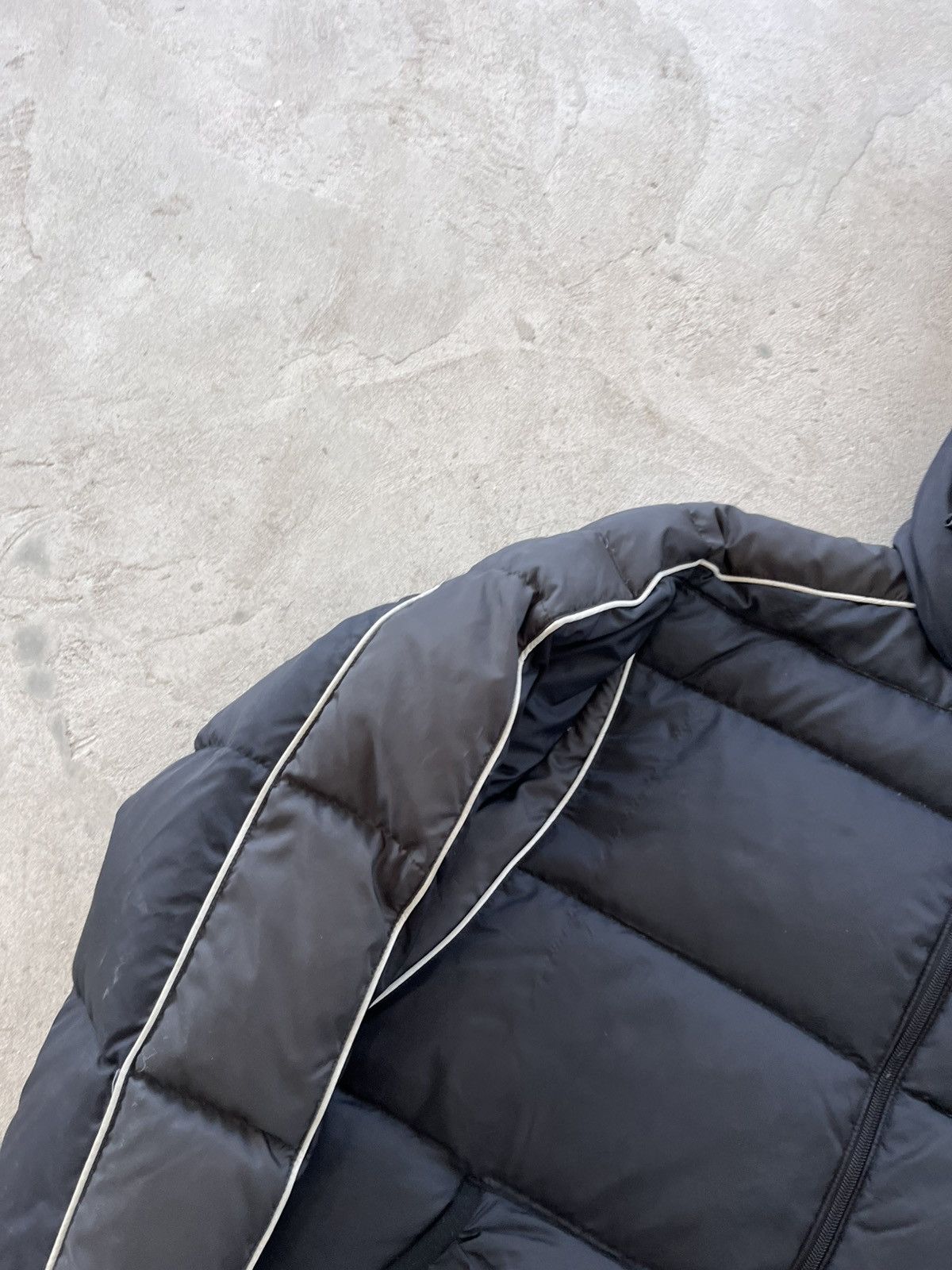 Nike Vintage Nike Puffer Down Jacket Black Small Logo Outdoor Y2K Size US L / EU 52-54 / 3 - 3 Thumbnail