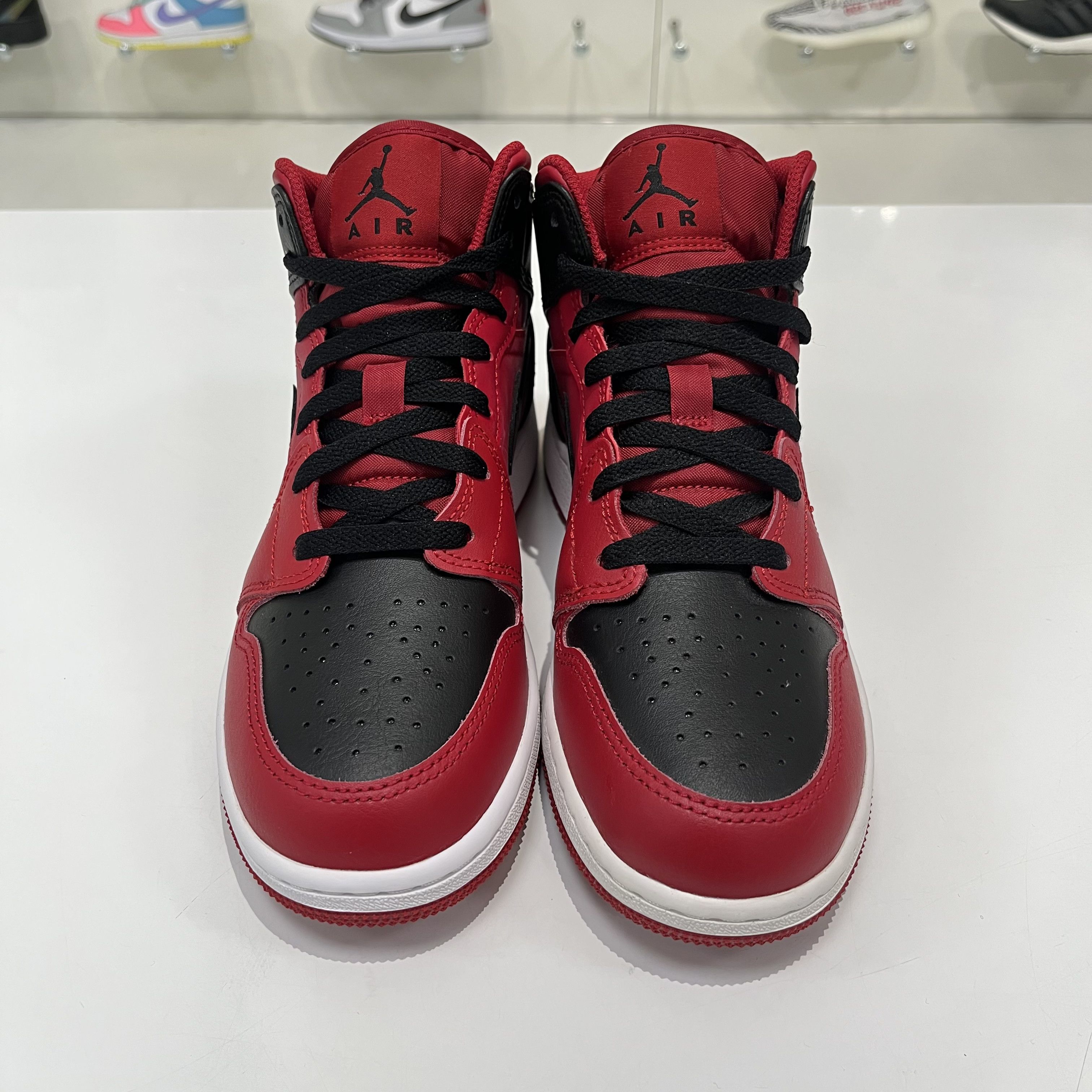 Nike Air jordan 1 Mid reverse Bred 2021 (GS) Size US 5.5 / EU 38 - 5 Thumbnail