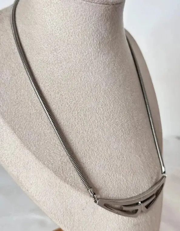 Givenchy Givenchy Necklace Chain Metal Pendant 70s Vintage EX0166 Size ONE SIZE - 3 Thumbnail