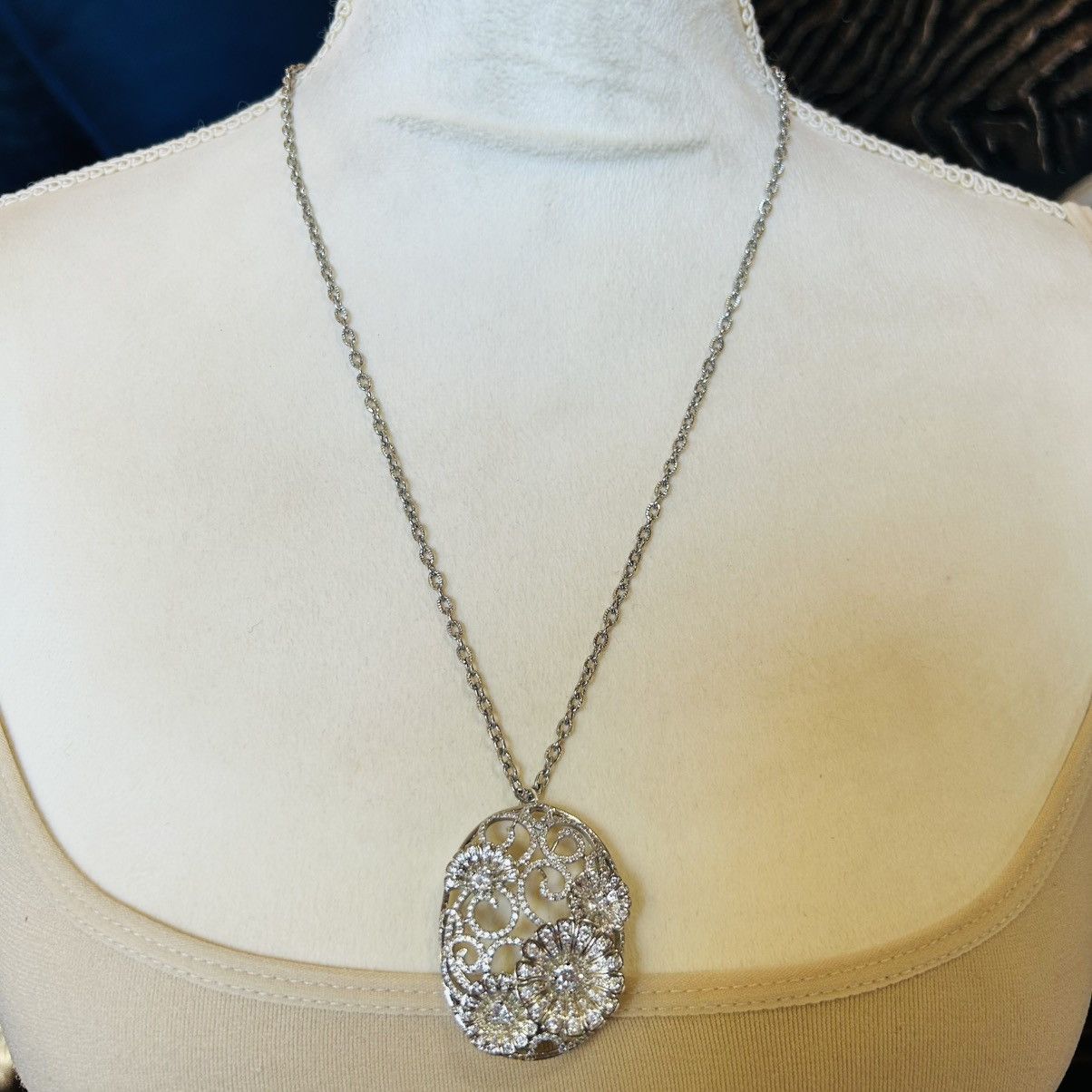 Jewelry Elegant sparkly cubic zirconia floral medallion necklace Size ONE SIZE - 2 Thumbnail