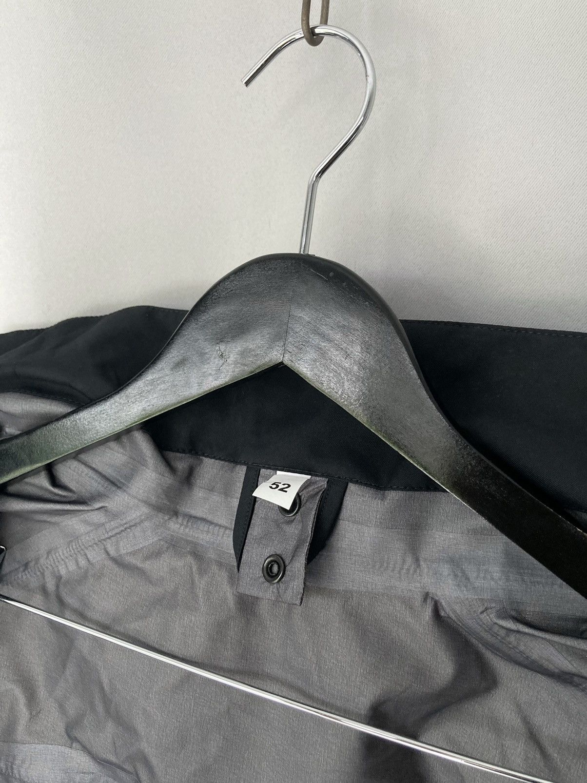 DHL × Goretex DHL Deadstock Gore Tex Shell Wateproof Jacket Parka Employee Size US L / EU 52-54 / 3 - 10 Thumbnail