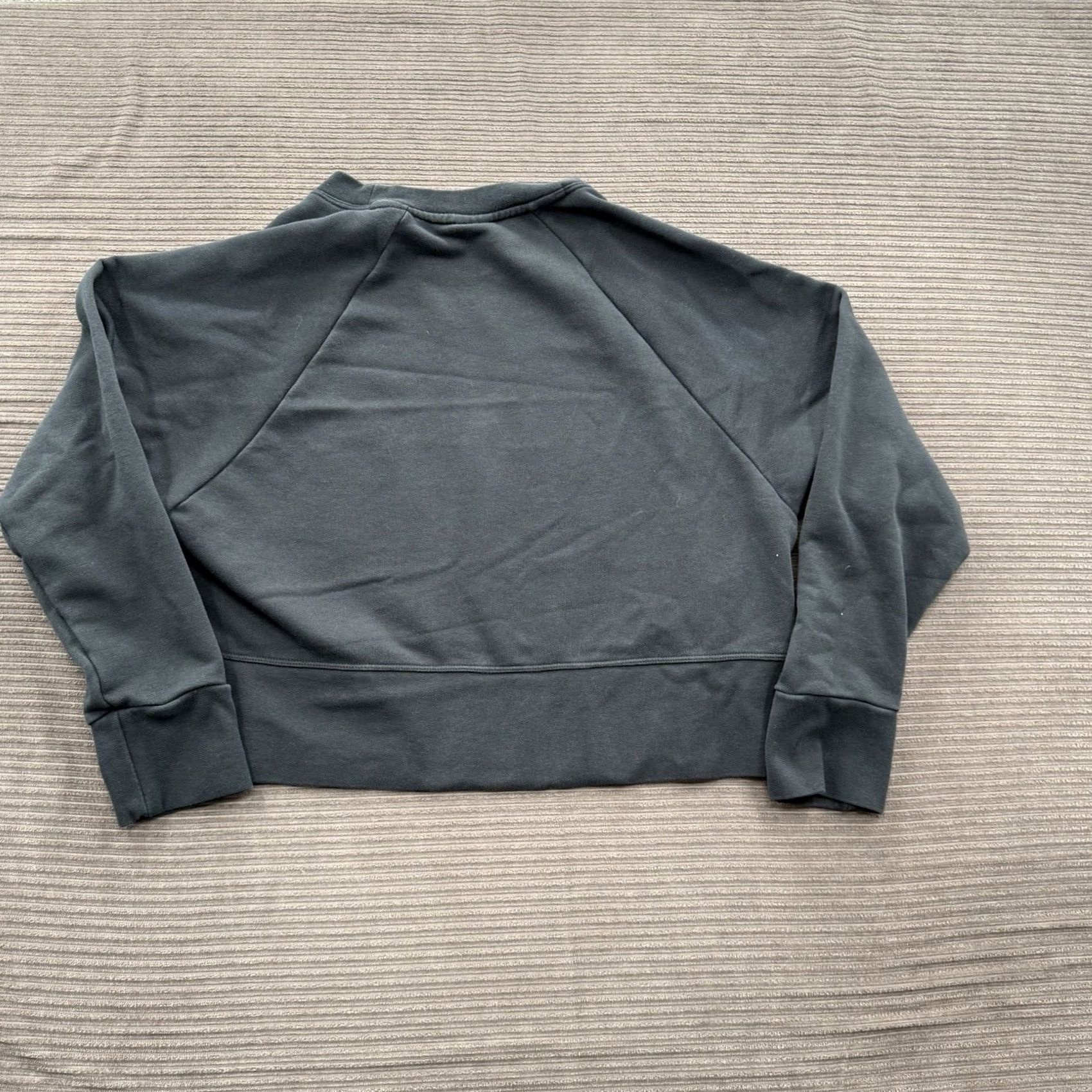 Nike Nike Cropped Pullover Shirt Women S Black Cotton Logo Gym Workout Activewear Pullover Athletic Nike Logo Womens 90s? Size S / US 4 / IT 40 - 2 Thumbnail