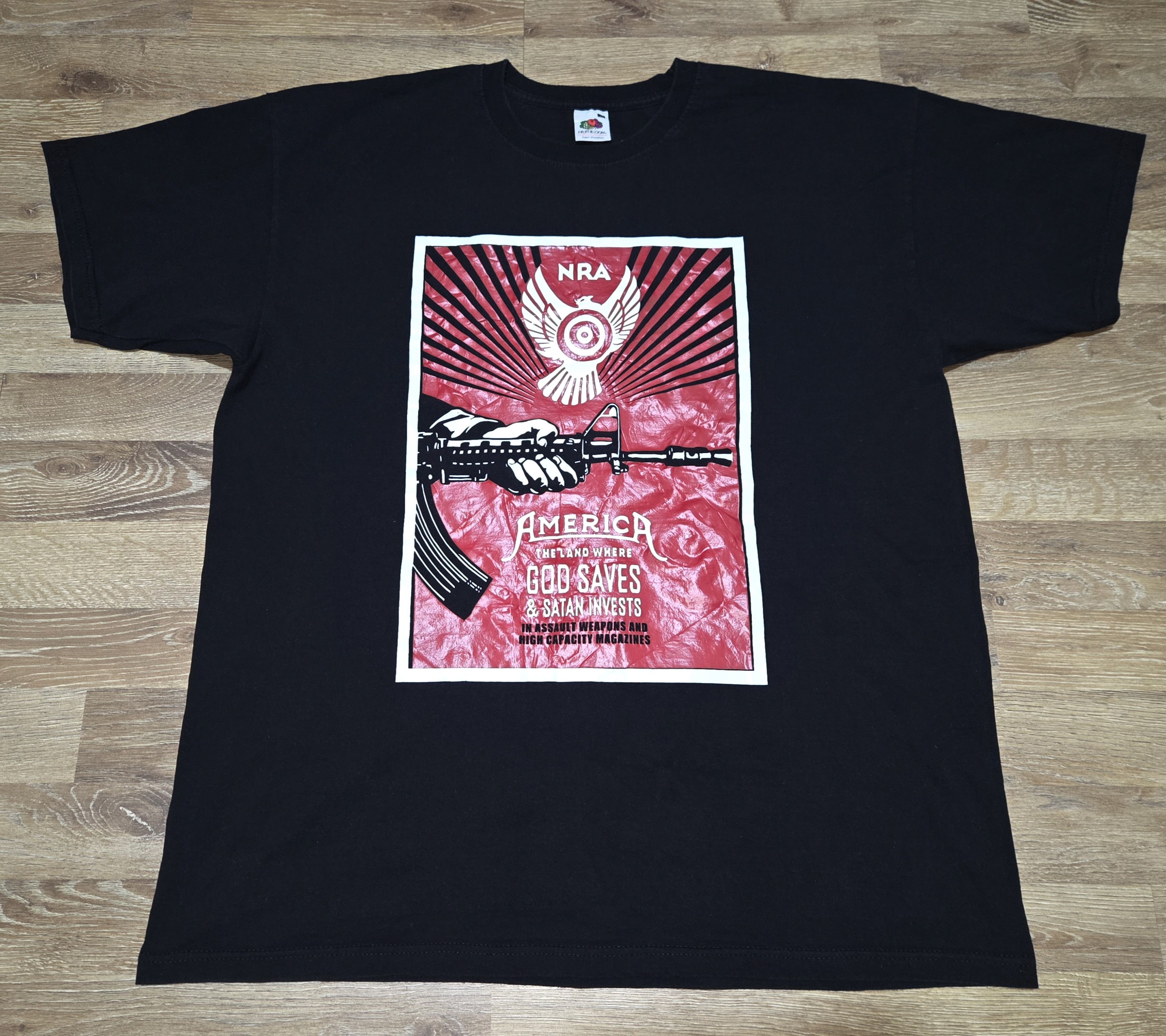 Vintage Vintage God Saves Satan Invests Art Shepard Fairey NRA Shirt Size US XL / EU 56 / 4 - 1 Thumbnail