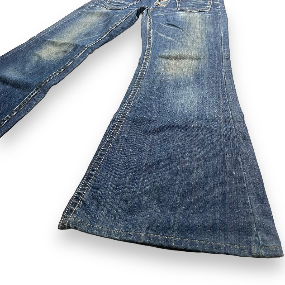 Le Grande Bleu (L.G.B.) SUPER FLARE VINTAGE HOT PEPPER BUTTON FLY DENIM PANTS Size US 32 / EU 48 - 4 Thumbnail