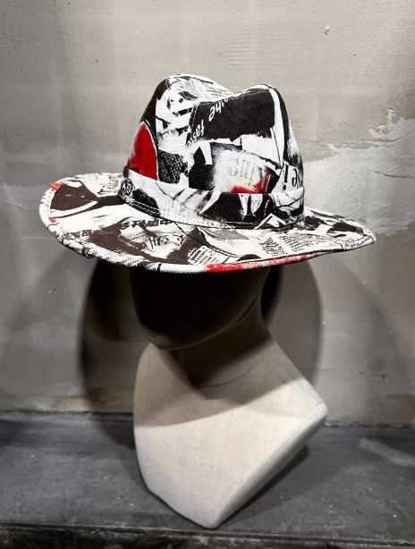 John Galliano John Galliano 2000s Newspaper Print Hat Size ONE SIZE - 1 Thumbnail