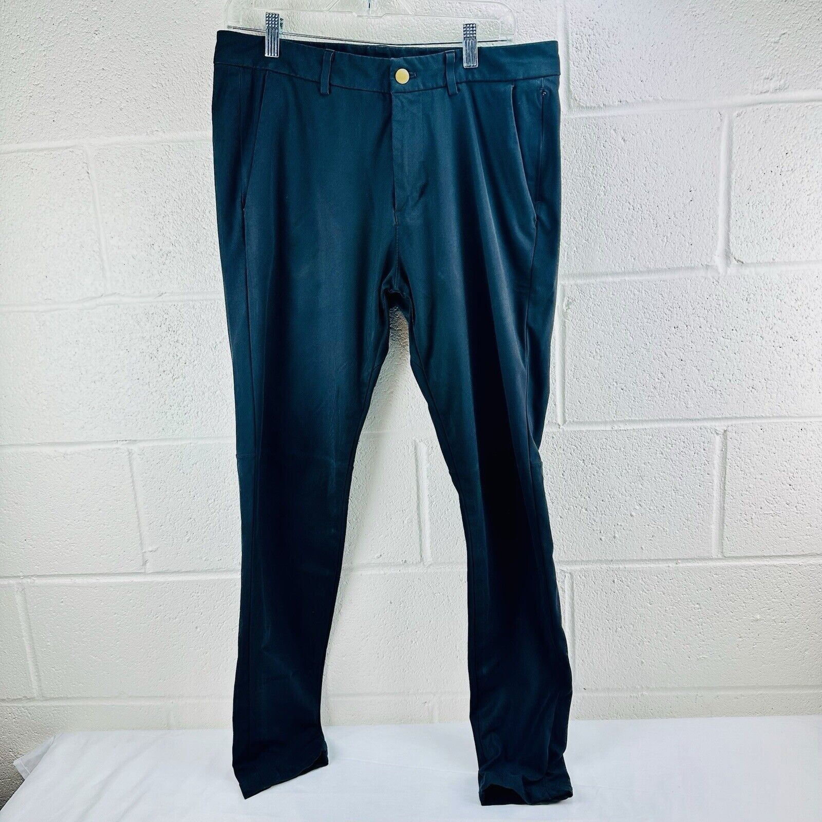 Lululemon Lululemon Commission Pant Classic Fit Warpstreme Navy 32 Size US 32 / EU 48 - 1 Thumbnail