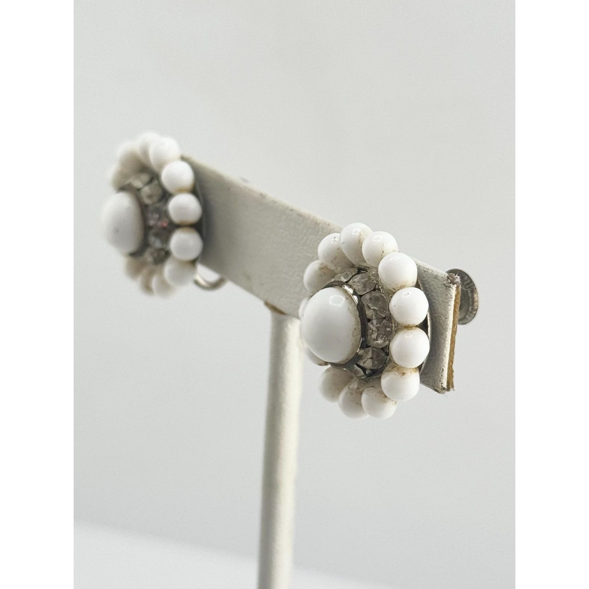 Vintage vintage white milk glass flower rhinestone earrings Size ONE SIZE - 5 Thumbnail