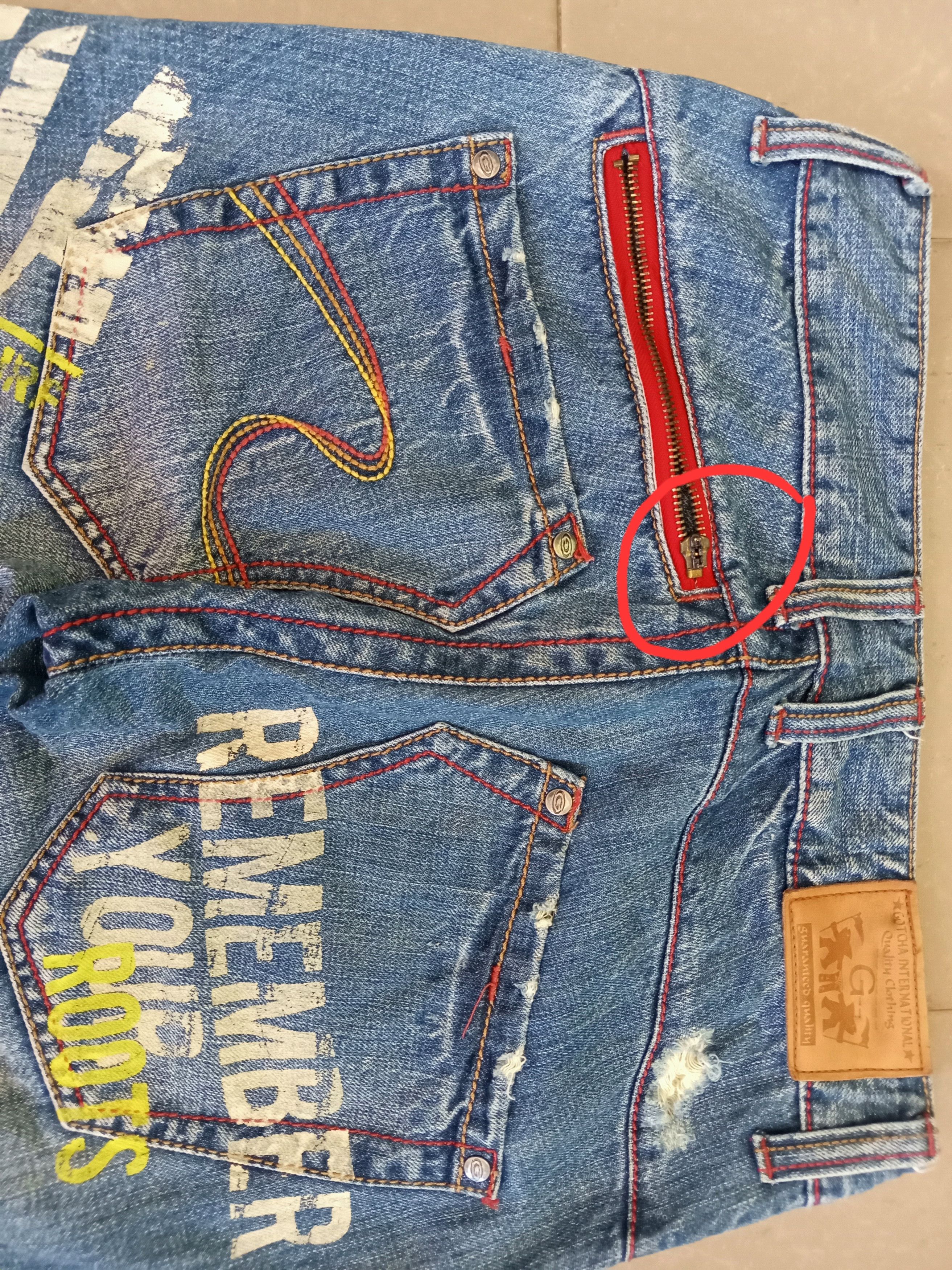 Gotcha Surfstyle Spell Out Distressed Jeans