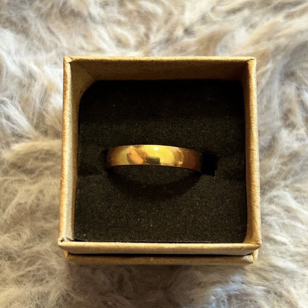 Ladies 18kt solid yellow gold 4mm classic dome band NWT 7.5