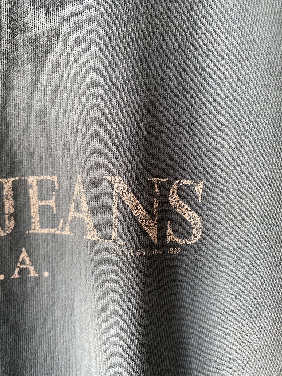 Guess × Vintage Vintage 90’s Guess Centre Logo Distressed T Shirt Size US L / EU 52-54 / 3 - 13 Thumbnail