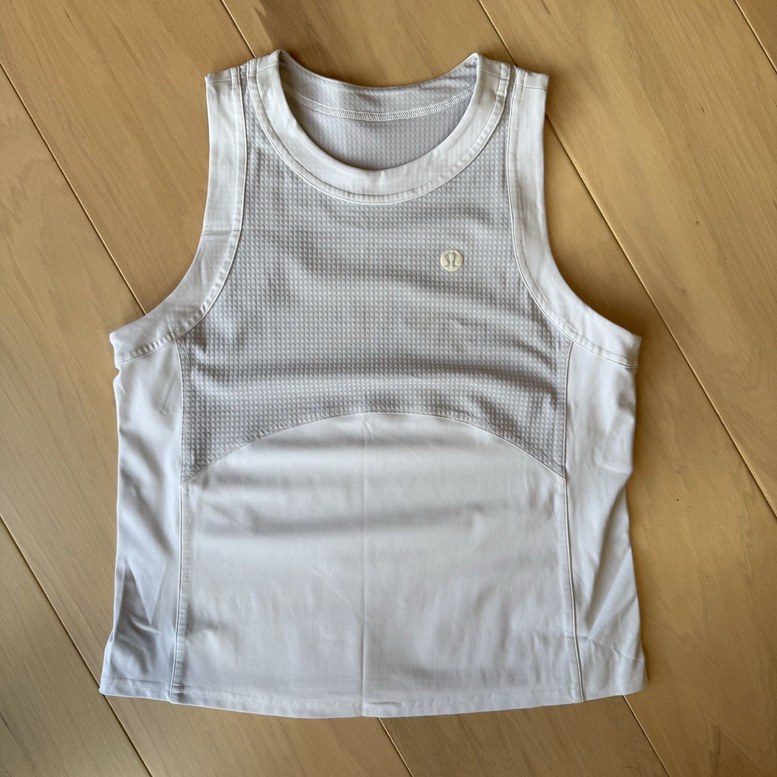 Lululemon Lululemon Sleeveless Shirt Women's 4 Gray Vent Surge Size S / US 4 / IT 40 - 2 Thumbnail